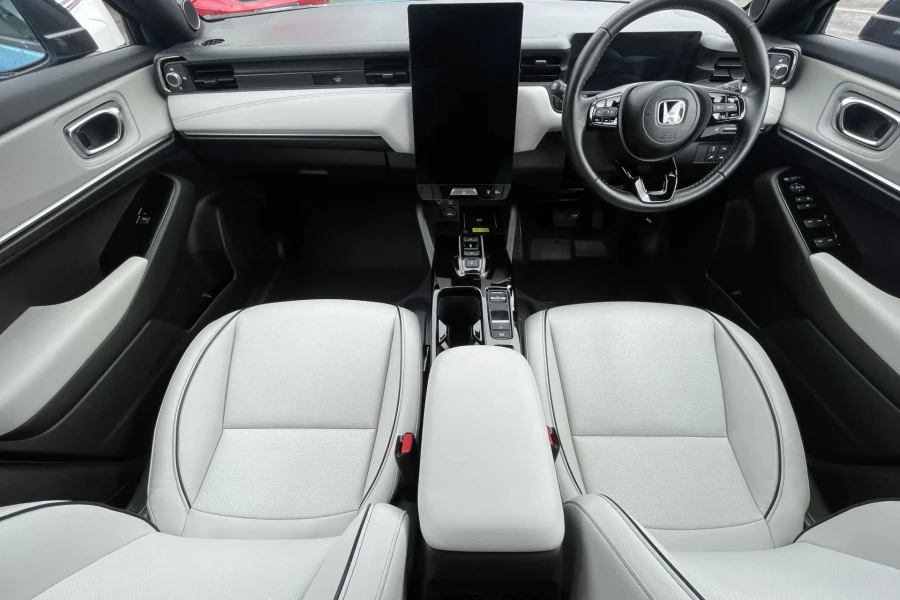 Vehicle Image - 3