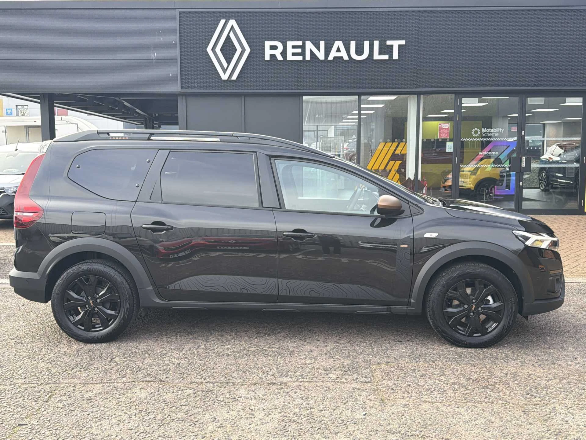 Vehicle image 5