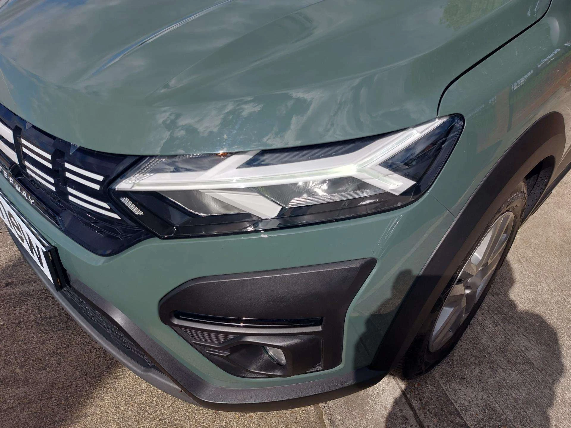 Vehicle image 5