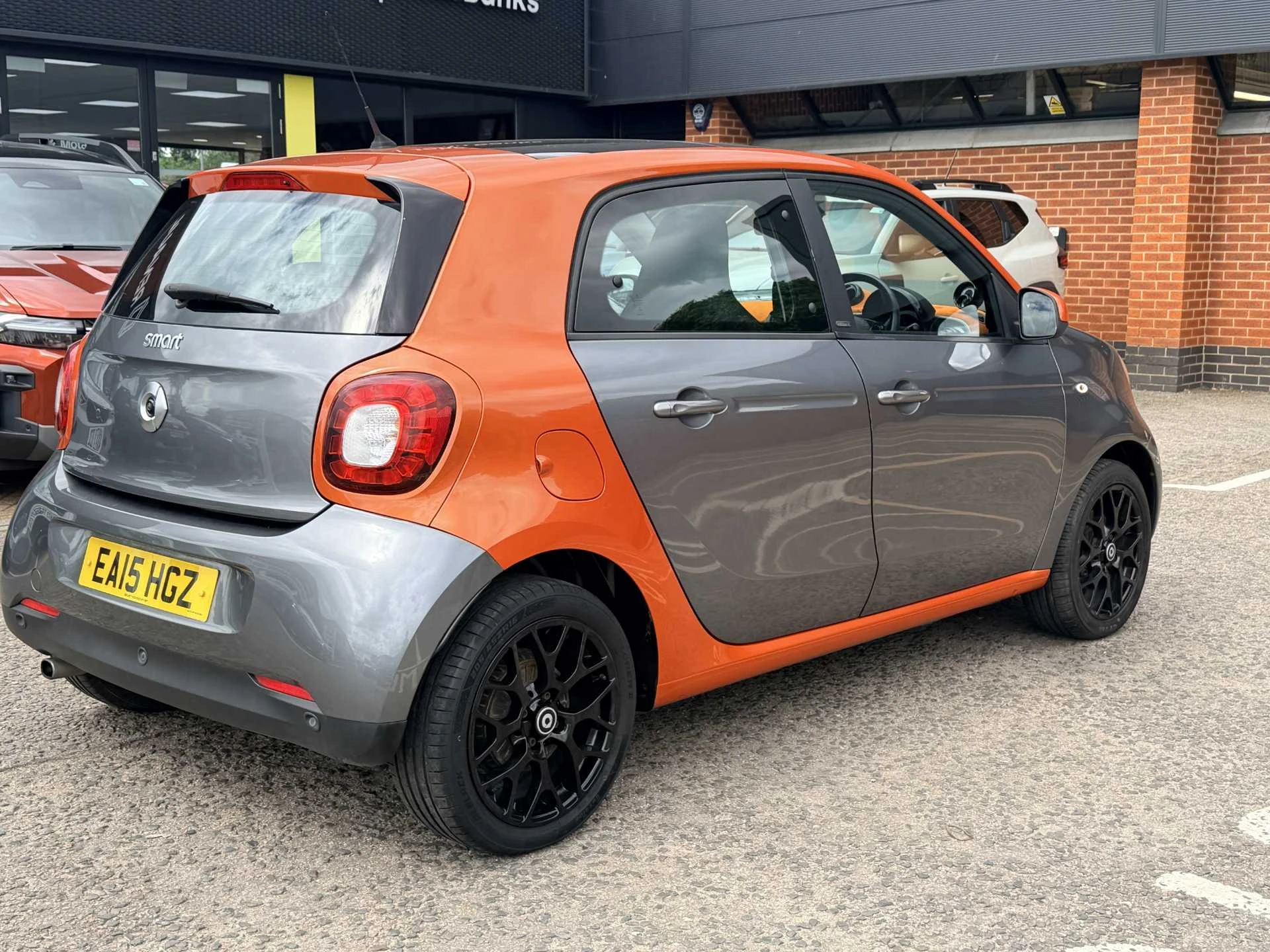 Vehicle image 4