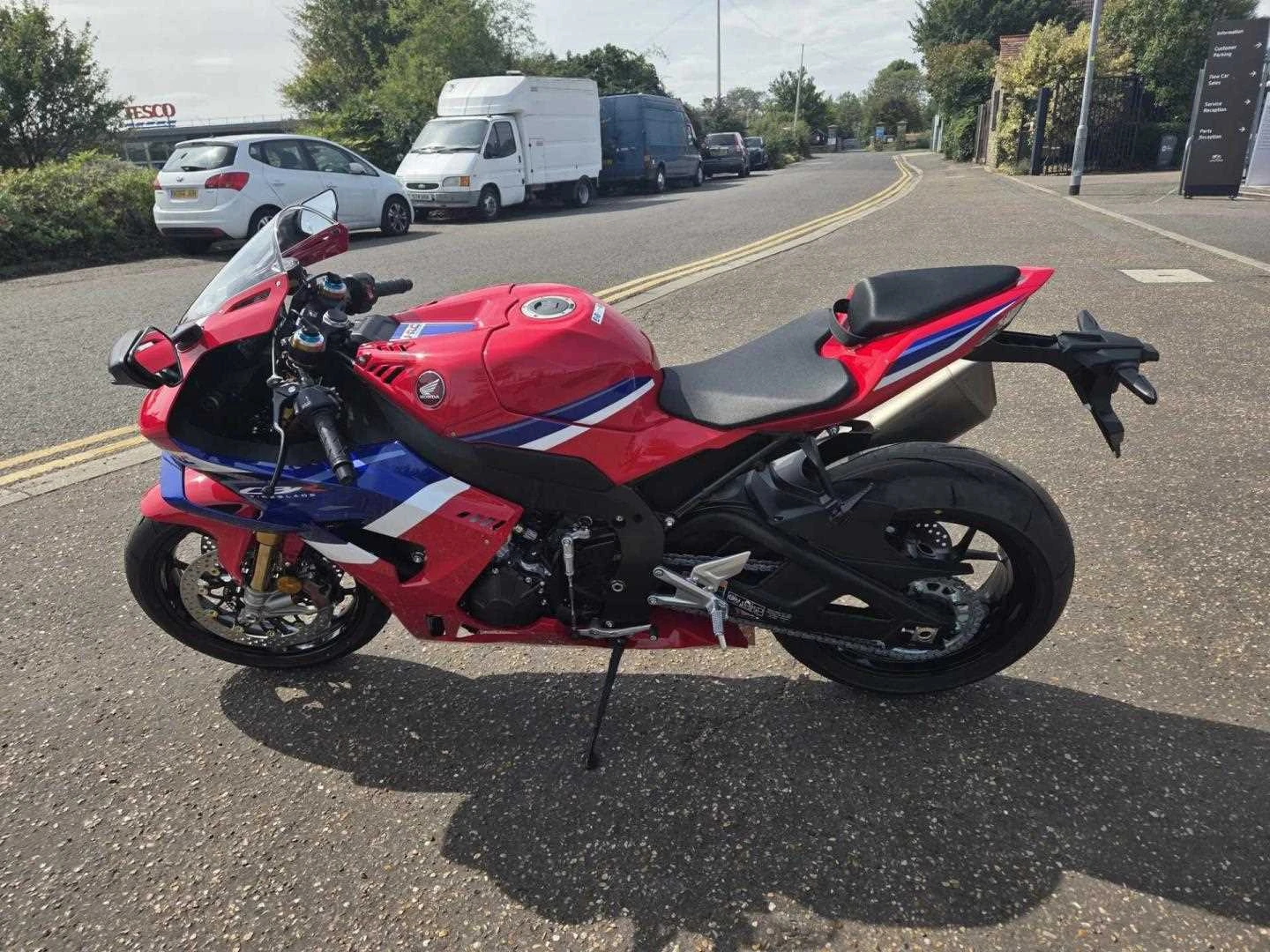 Vehicle image 6