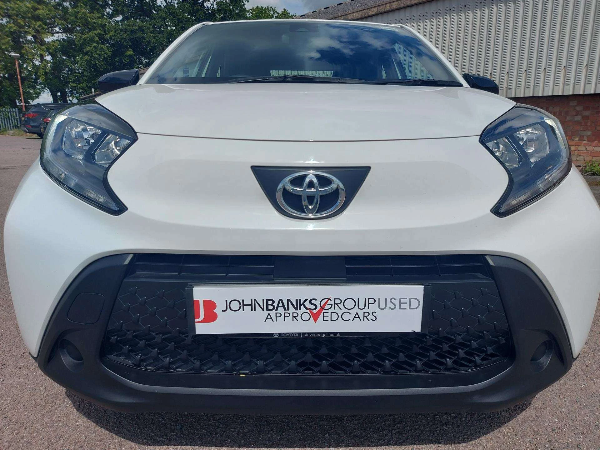 Vehicle image 6