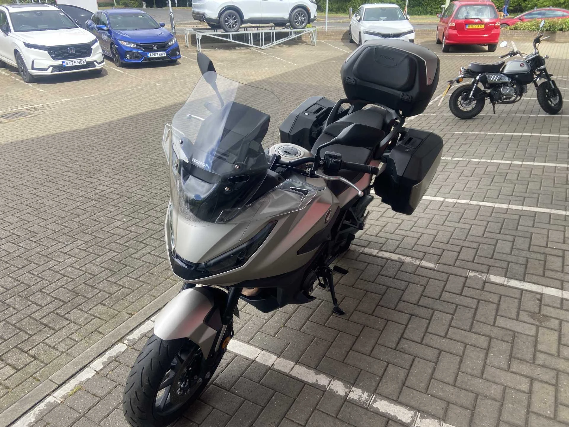 Vehicle image 5