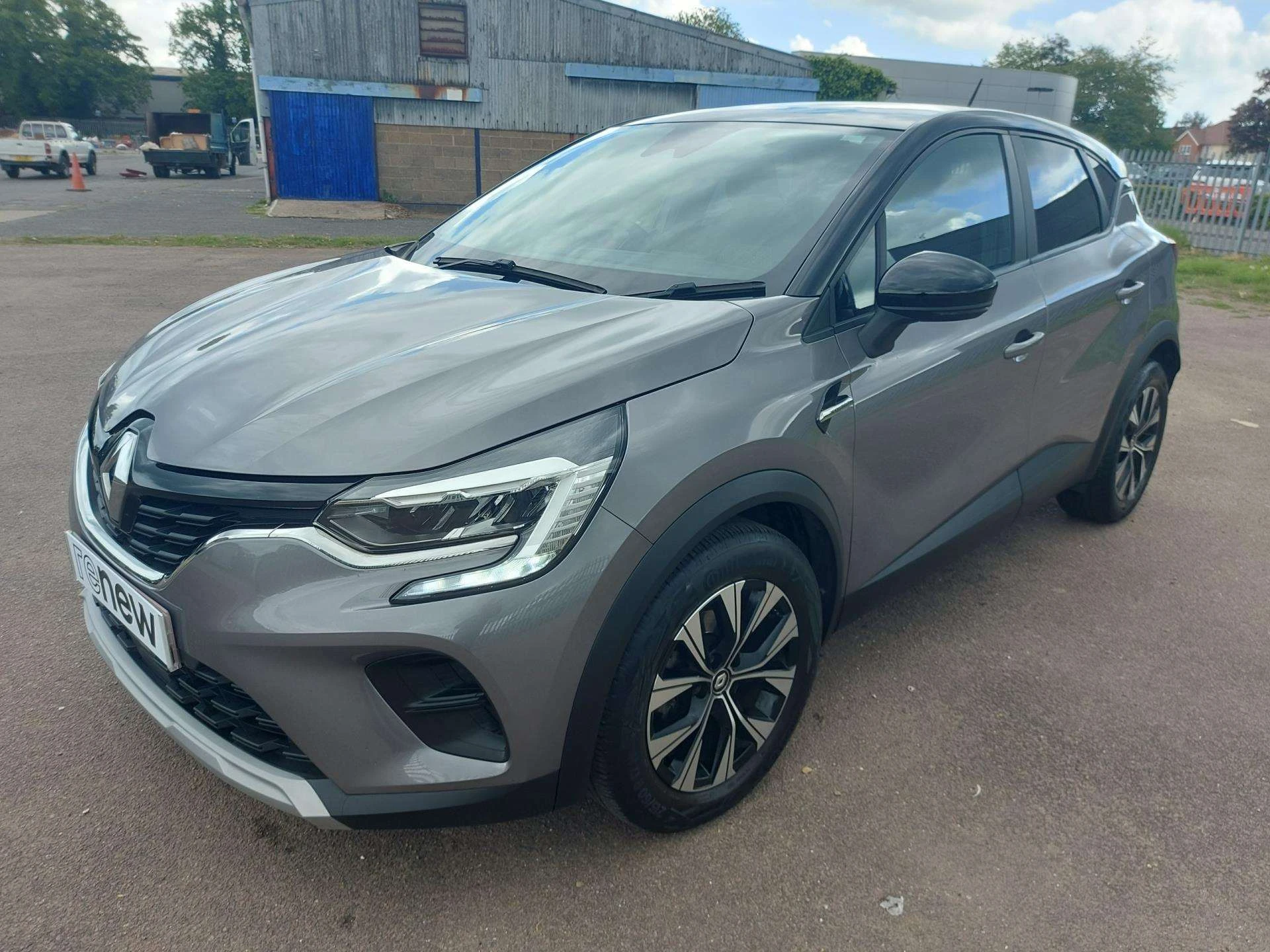 Vehicle image 3