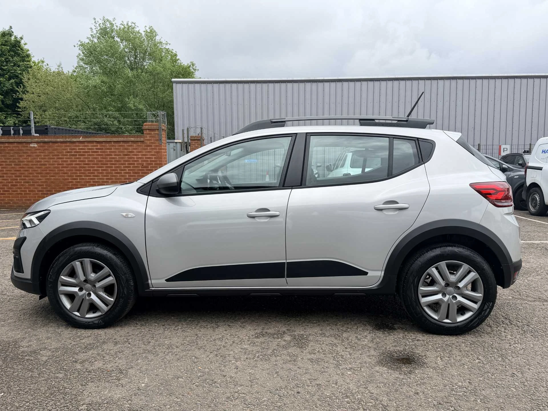 Vehicle image 7