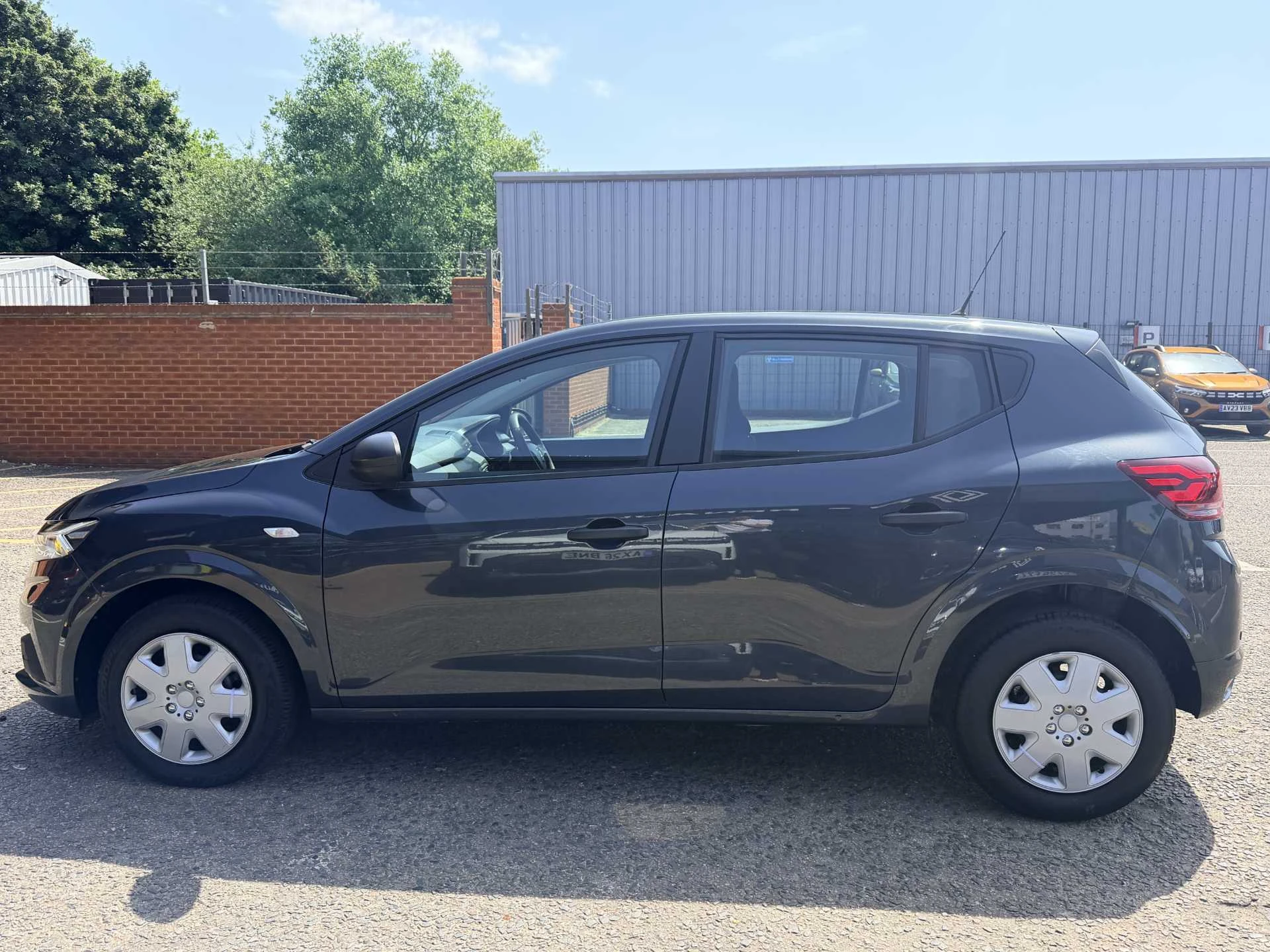 Vehicle image 7