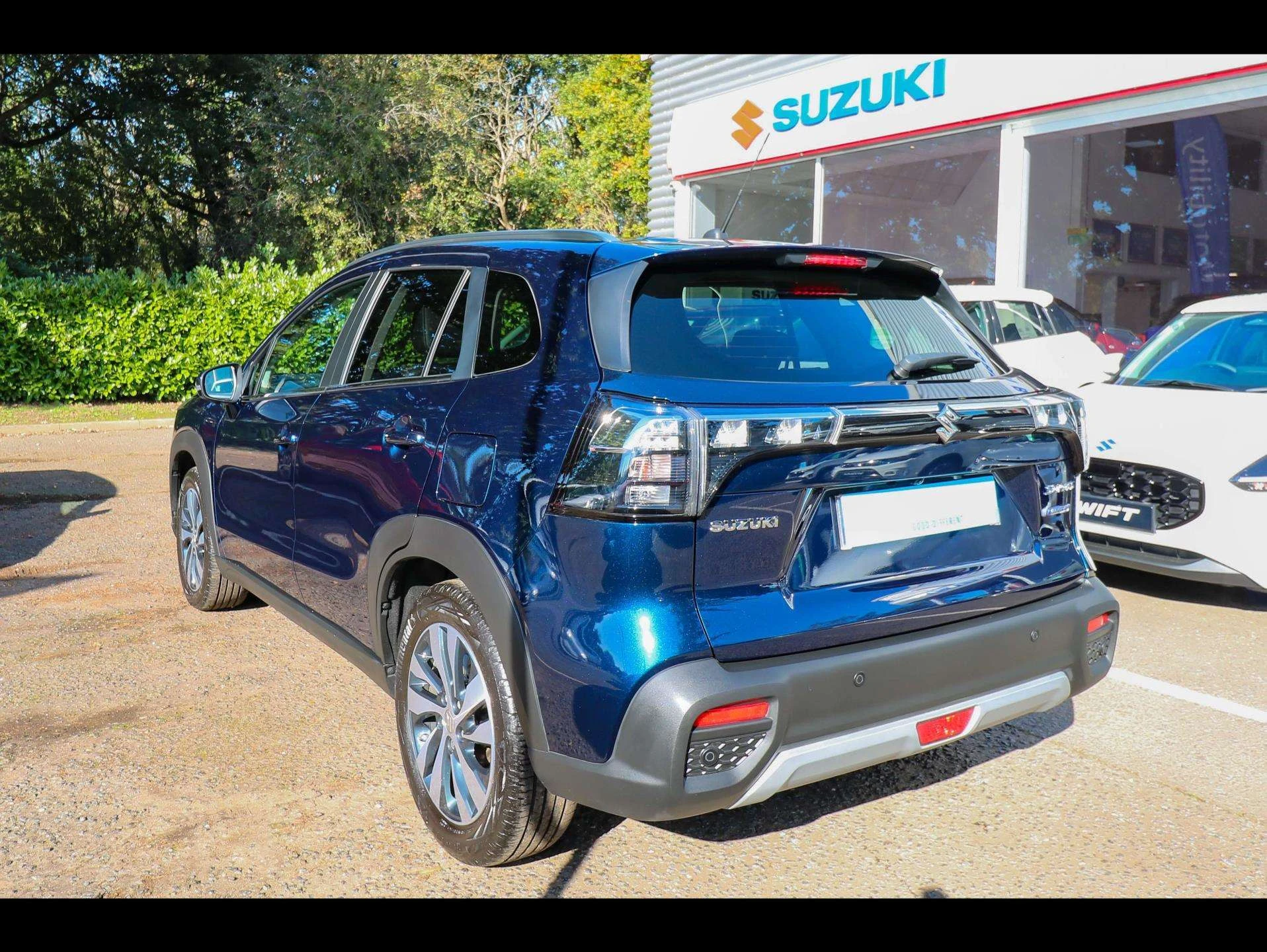 Vehicle image 7