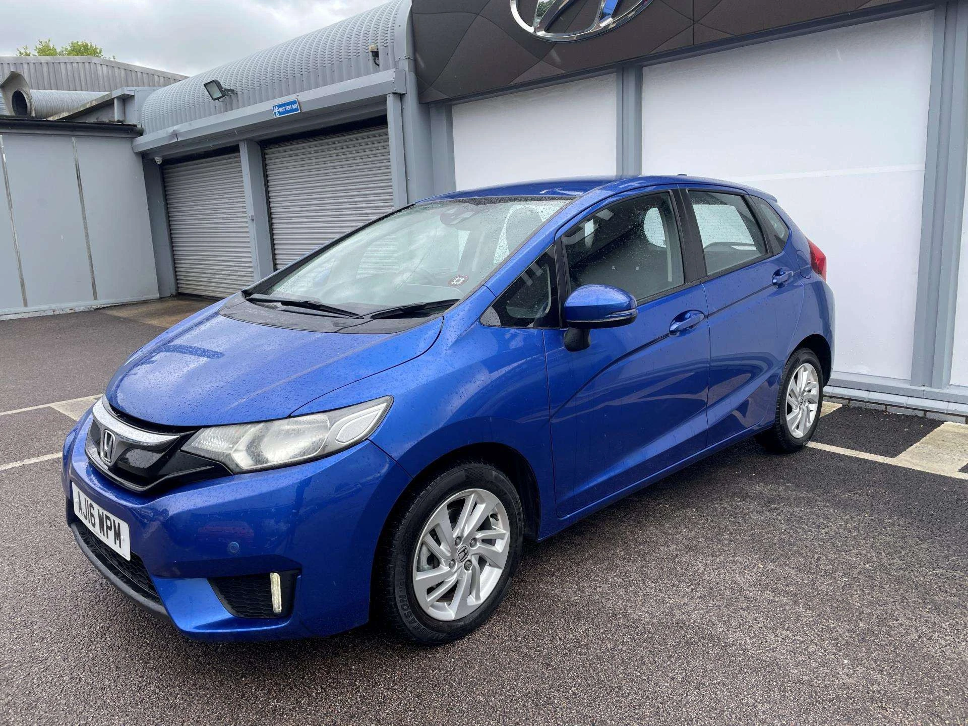 Vehicle image 6