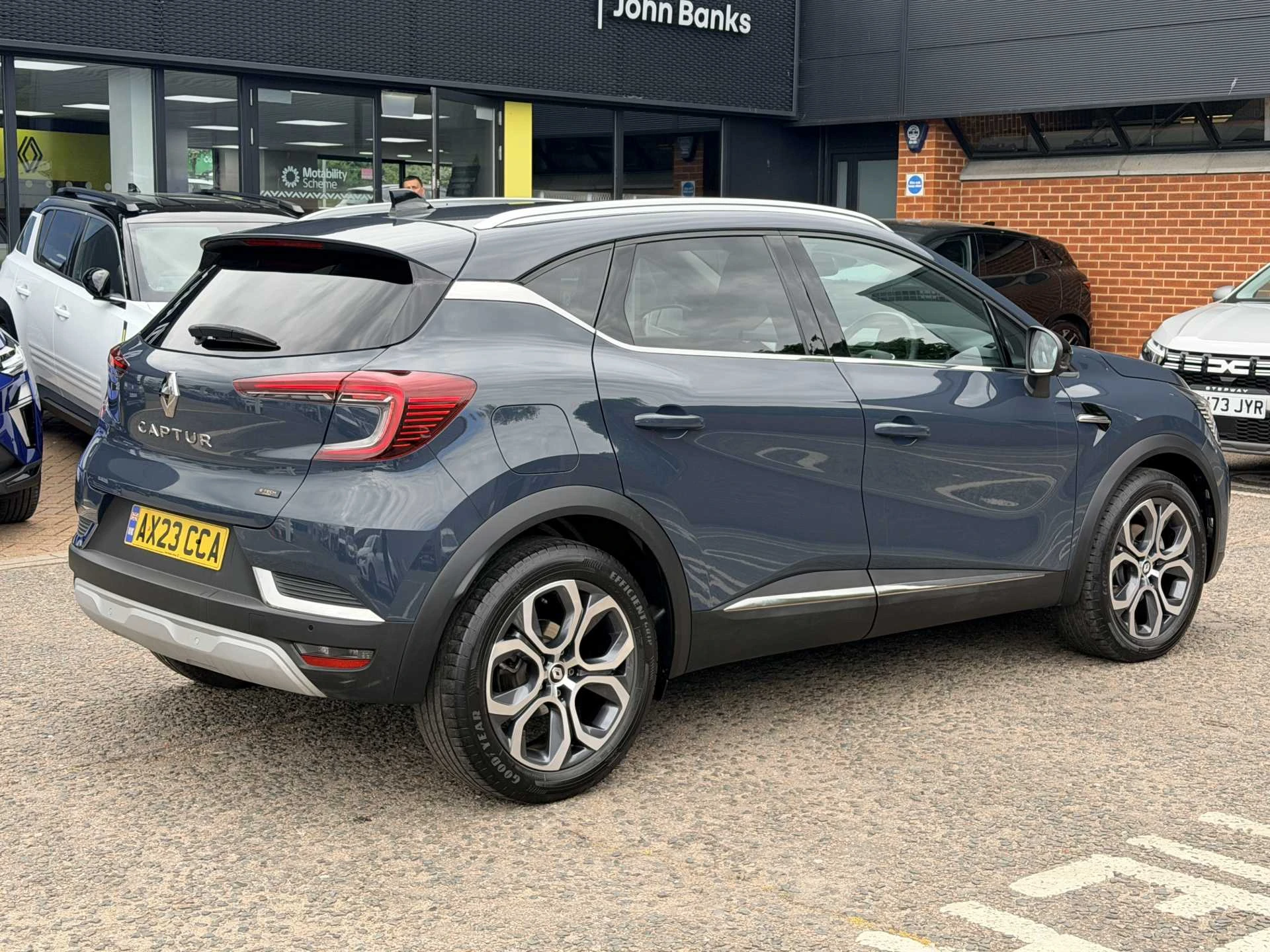 Vehicle image 4