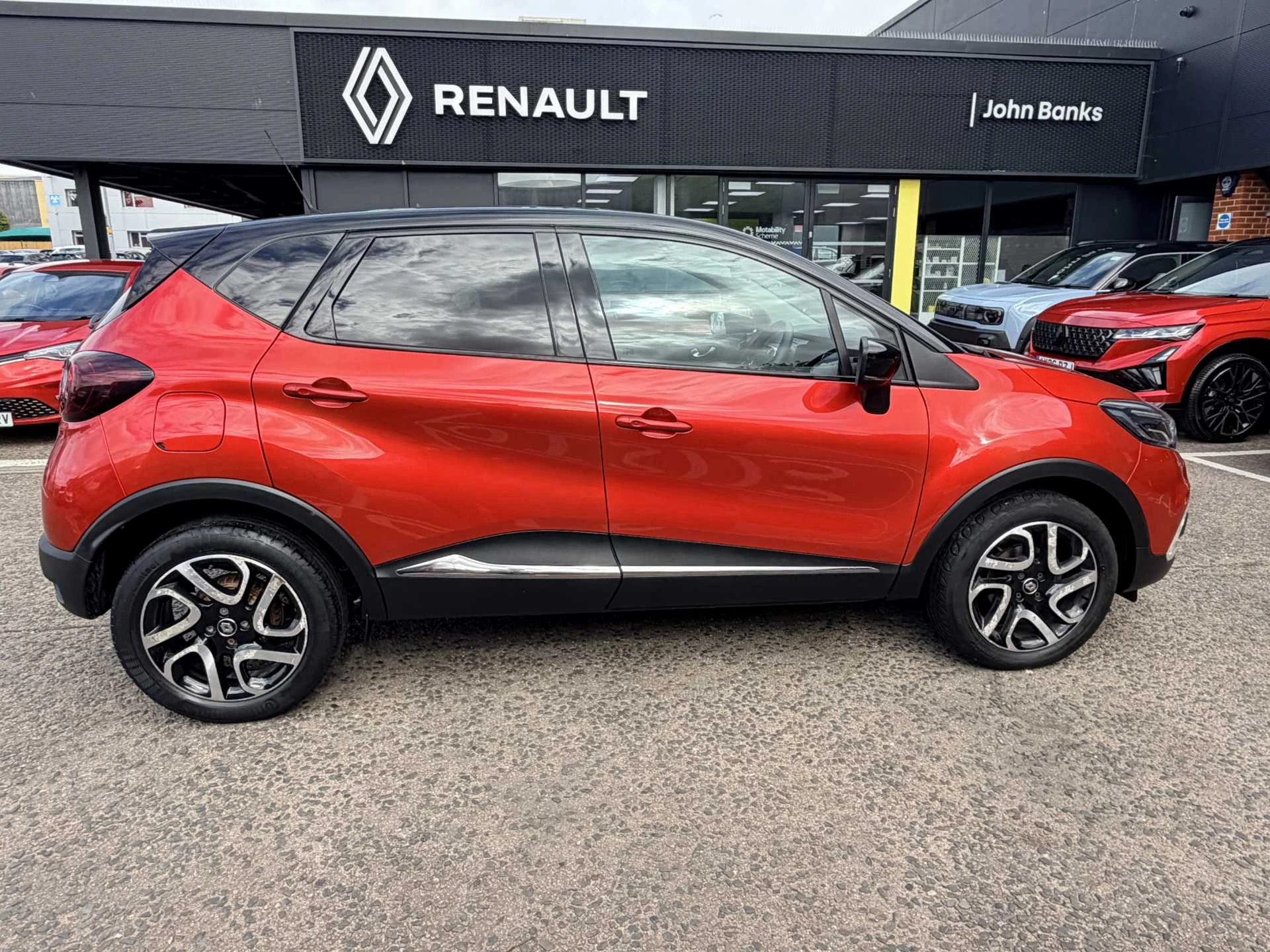 Vehicle image 5