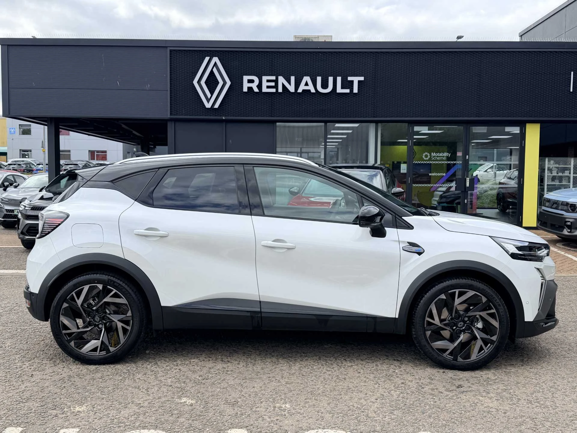 Vehicle image 5