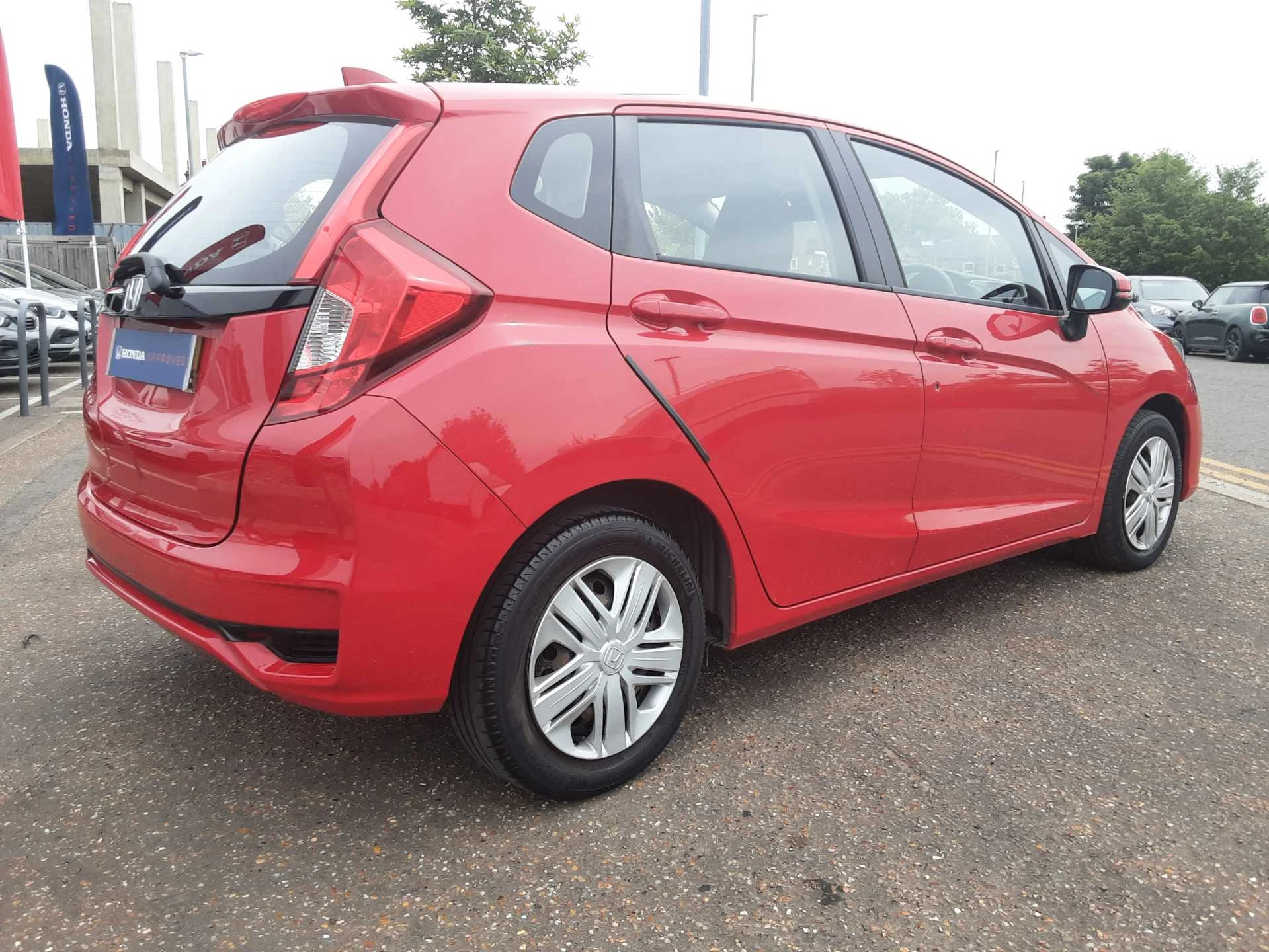 Vehicle image 4