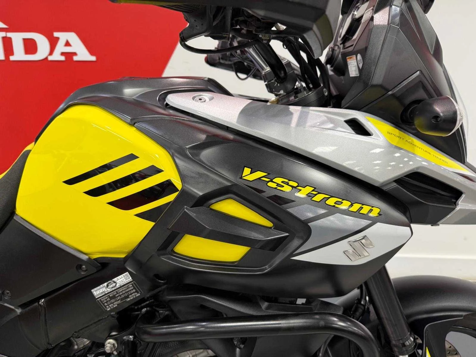 Vehicle image 6