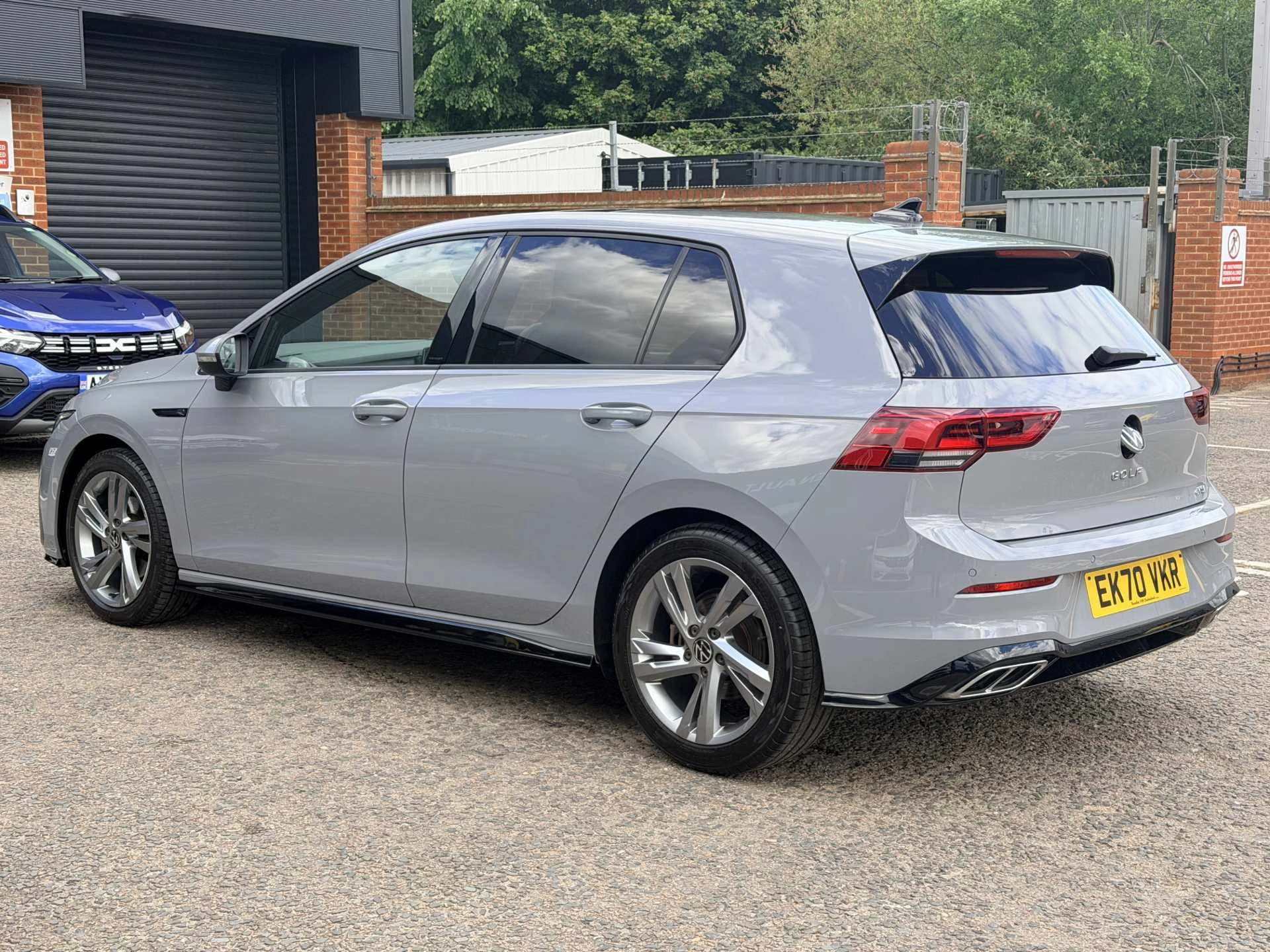 Vehicle image 3