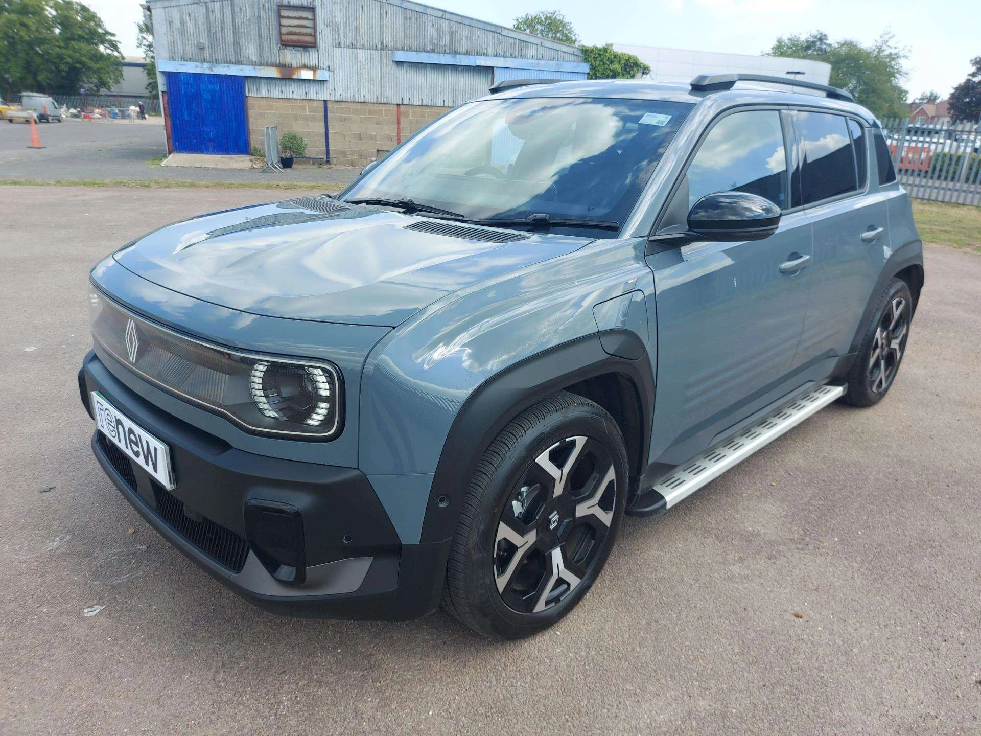 Vehicle image 3