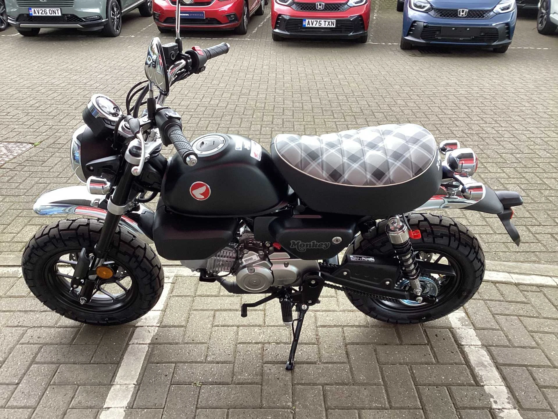 Vehicle image 6