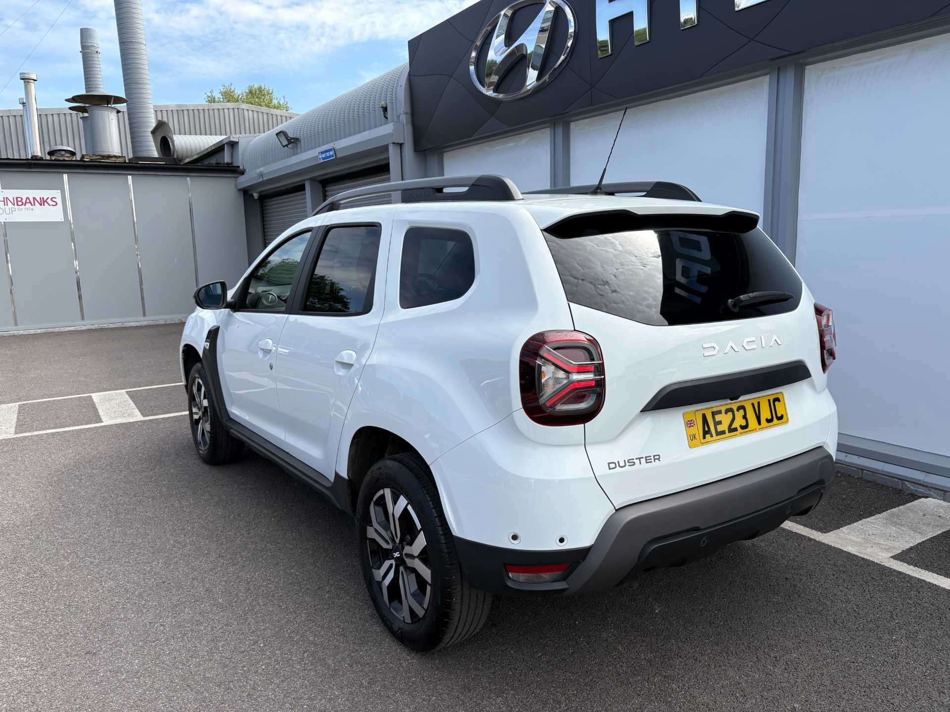 Vehicle image 7