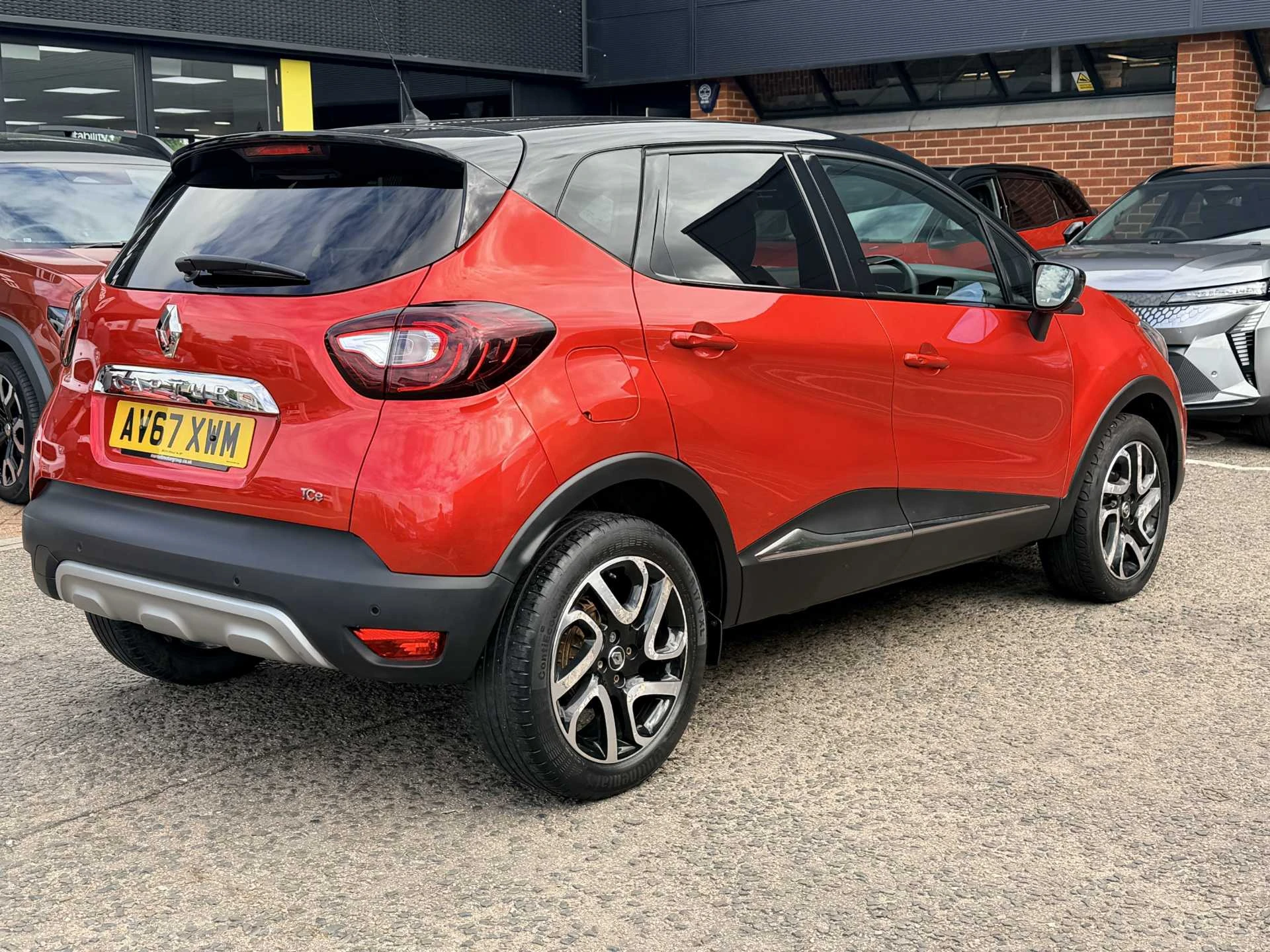 Vehicle image 4