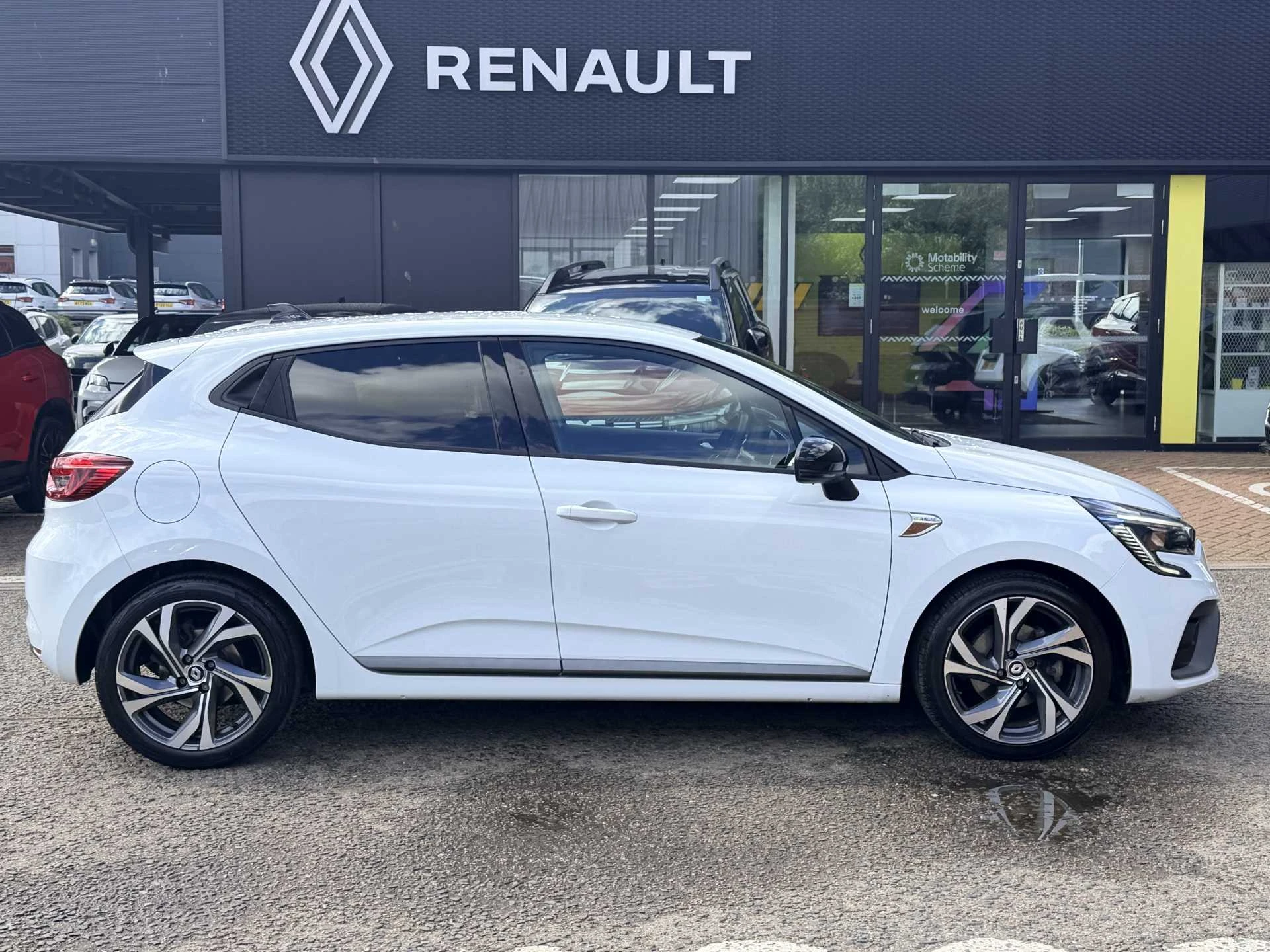 Vehicle image 5