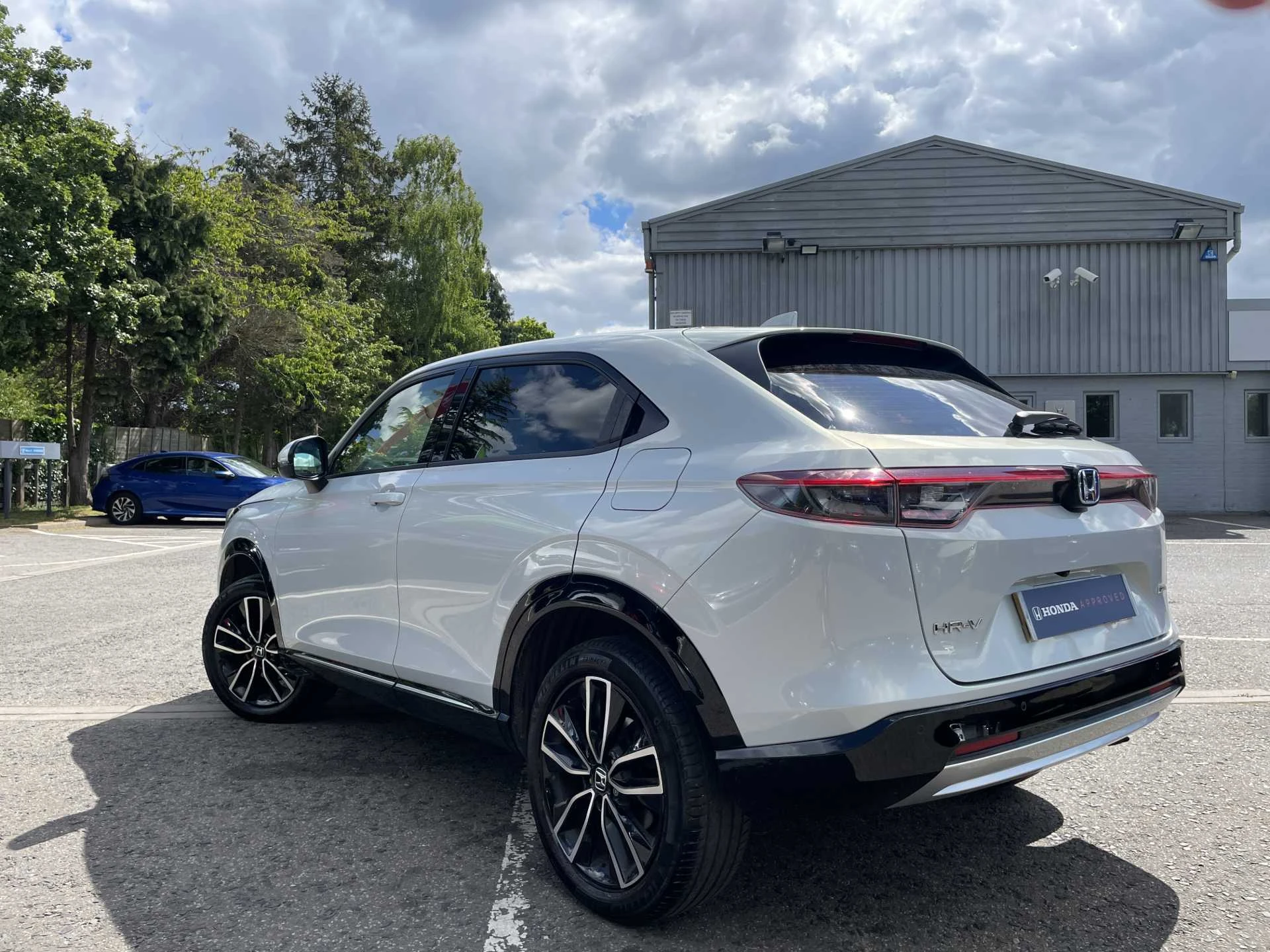 Vehicle image 3