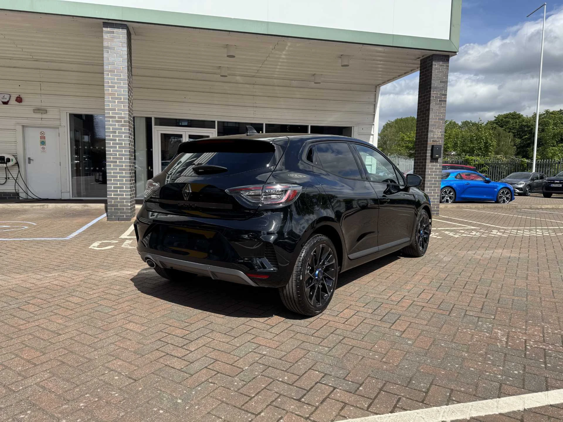 Vehicle image 4