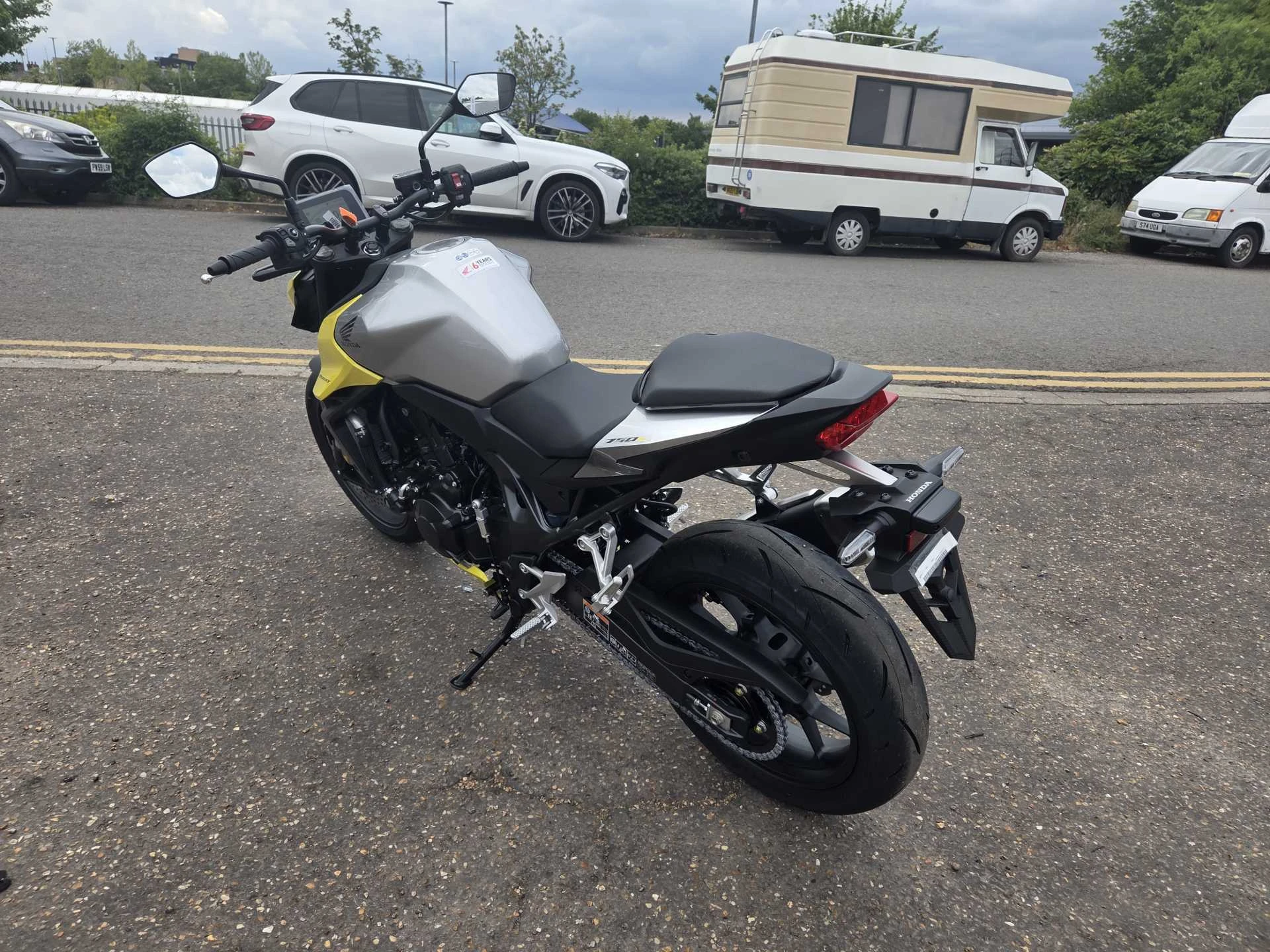 Vehicle image 5