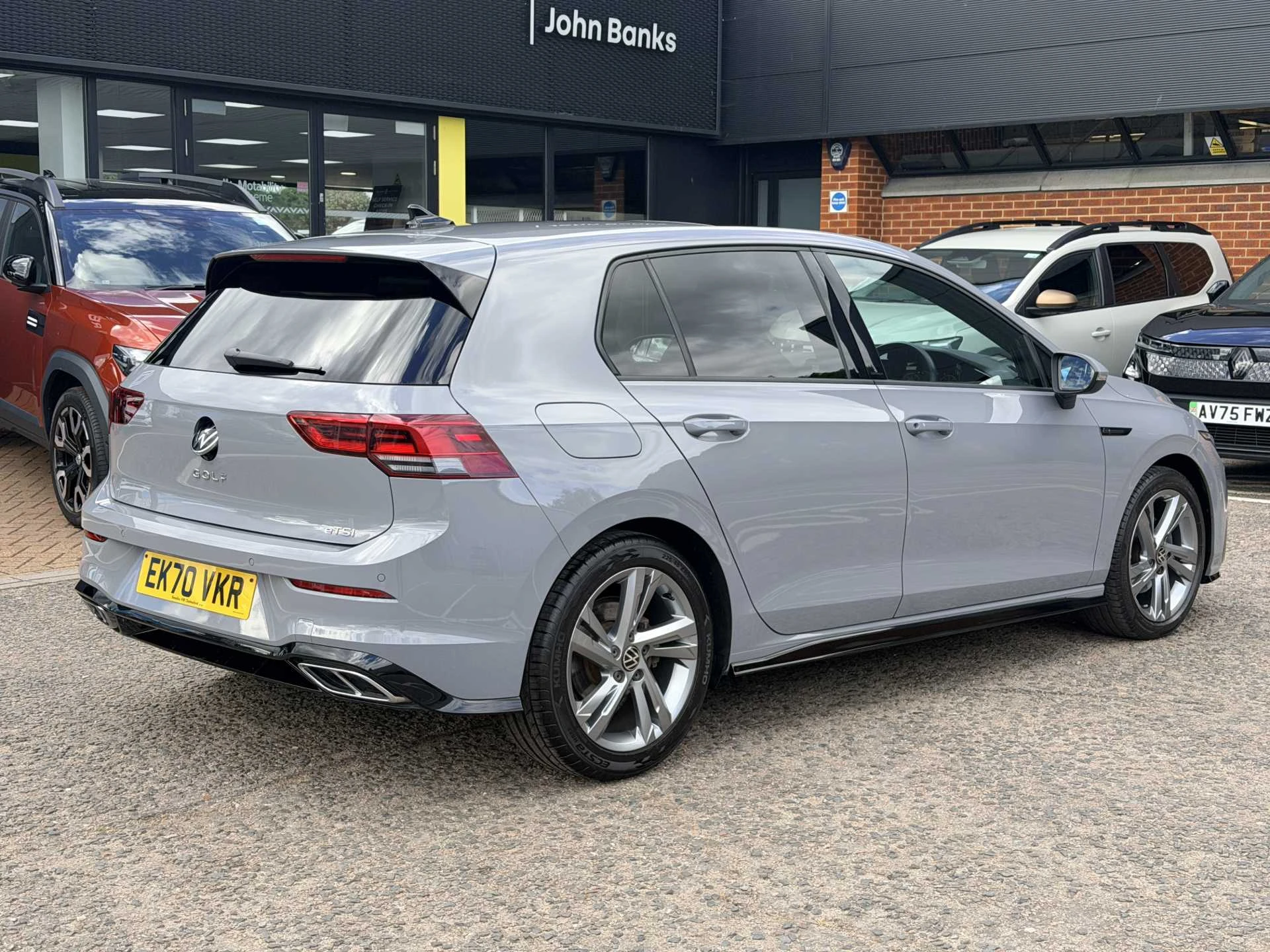 Vehicle image 4