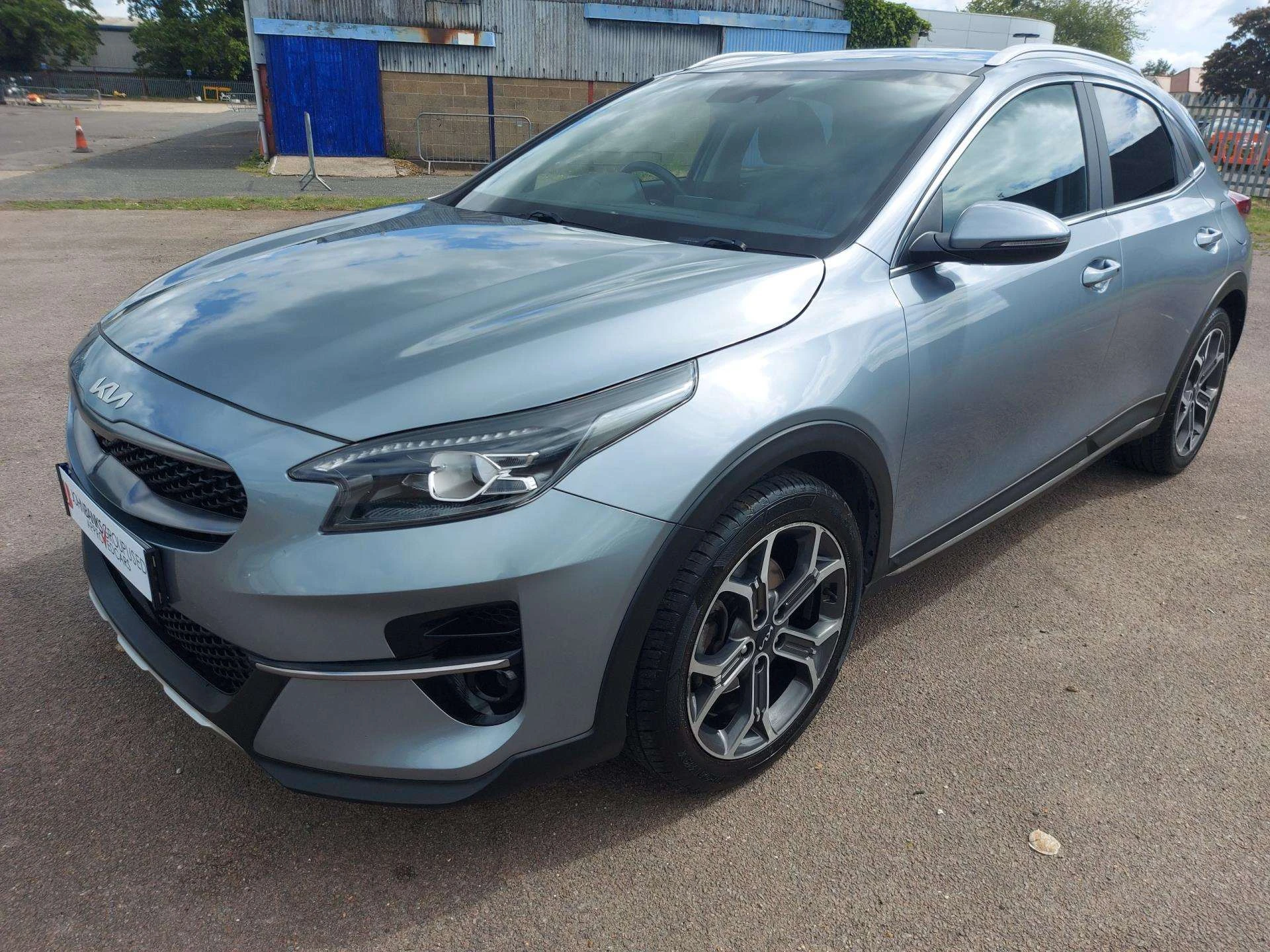 Vehicle image 3