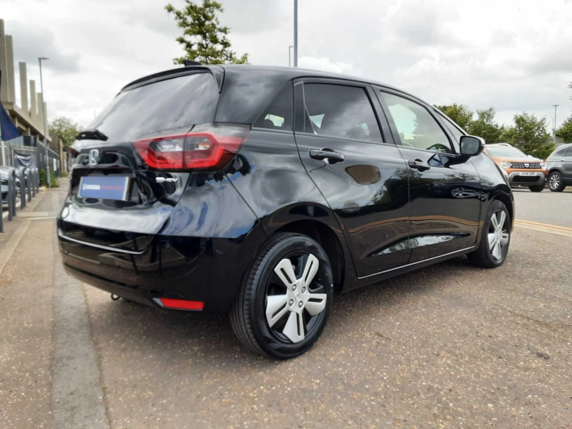 Vehicle image 4