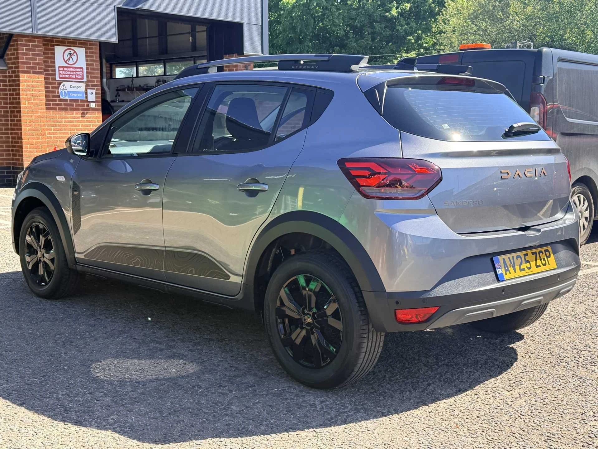 Vehicle image 3