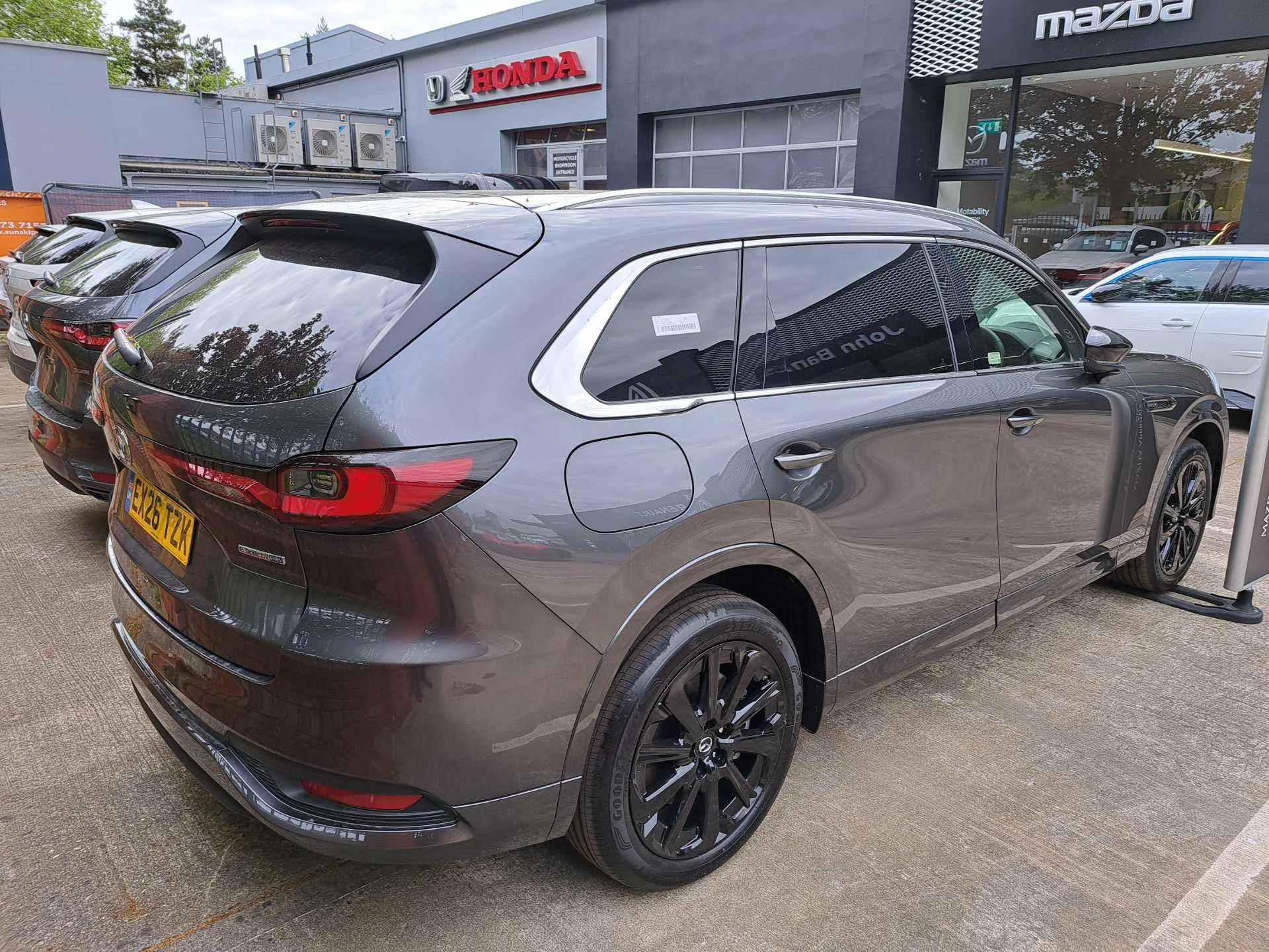 Vehicle image 3
