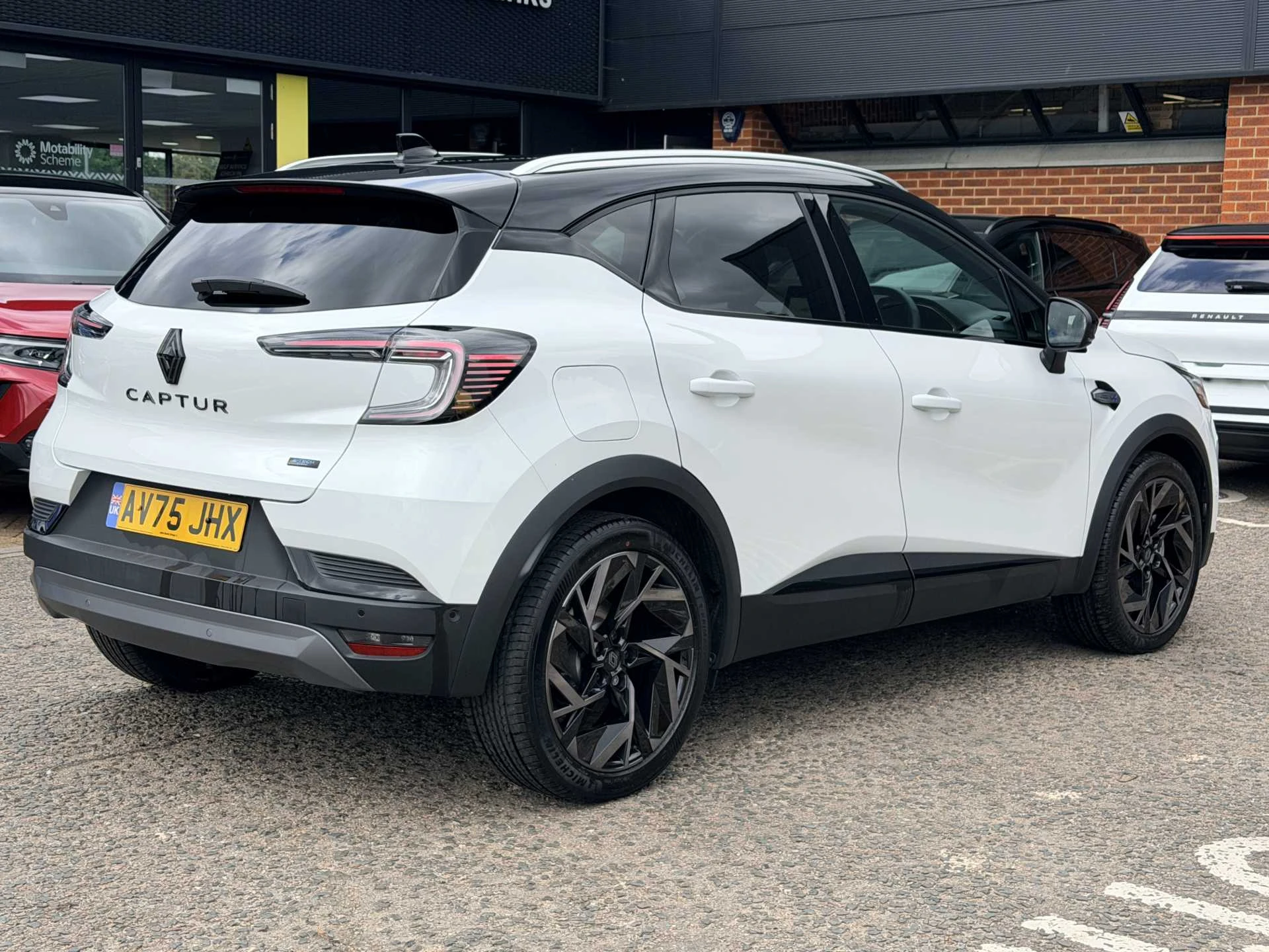 Vehicle image 4