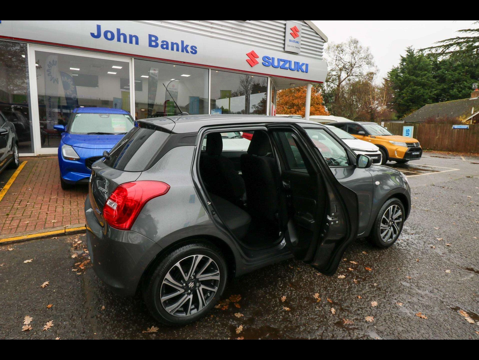 Vehicle image 5