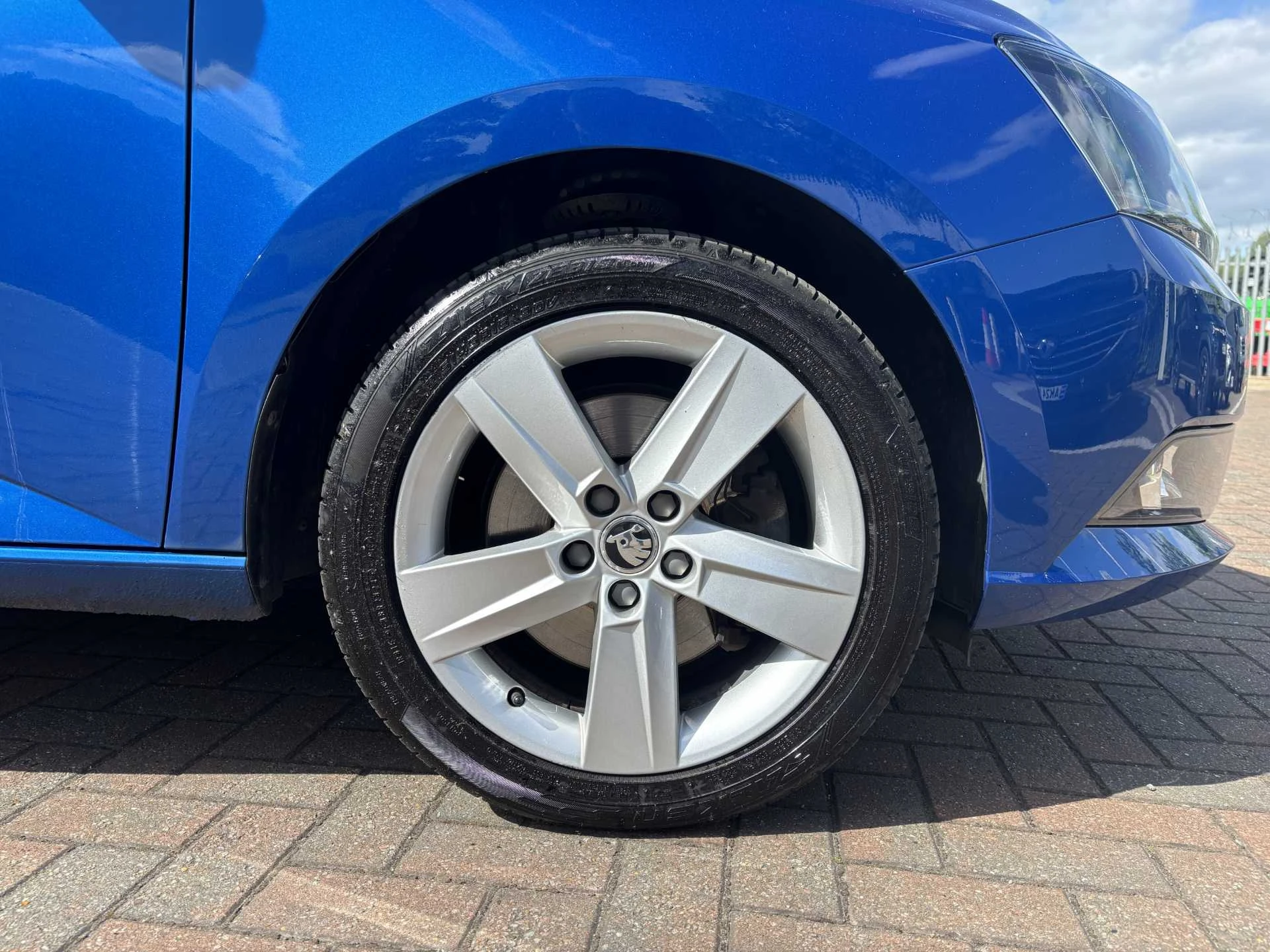 Vehicle image 6