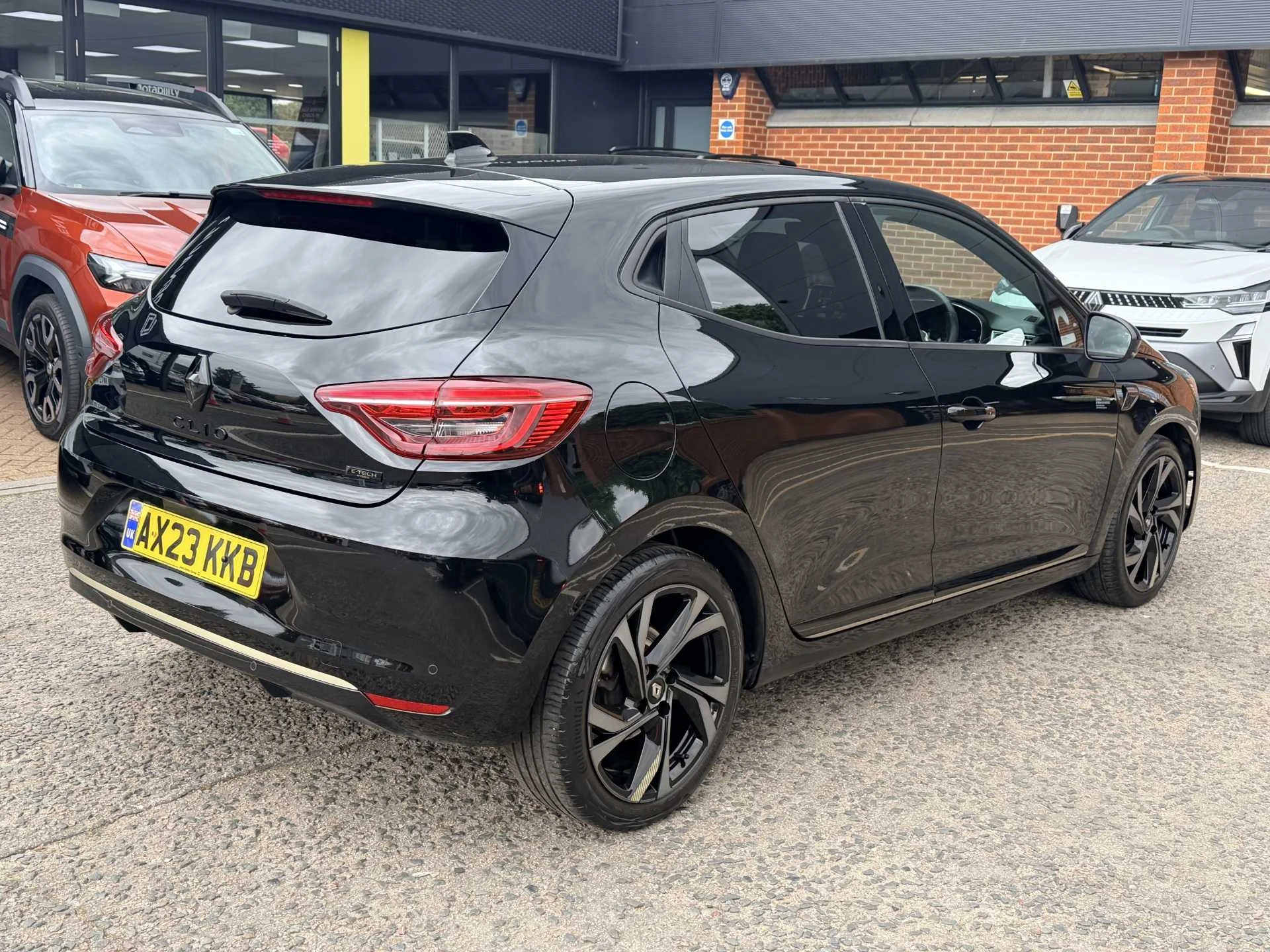 Vehicle image 4