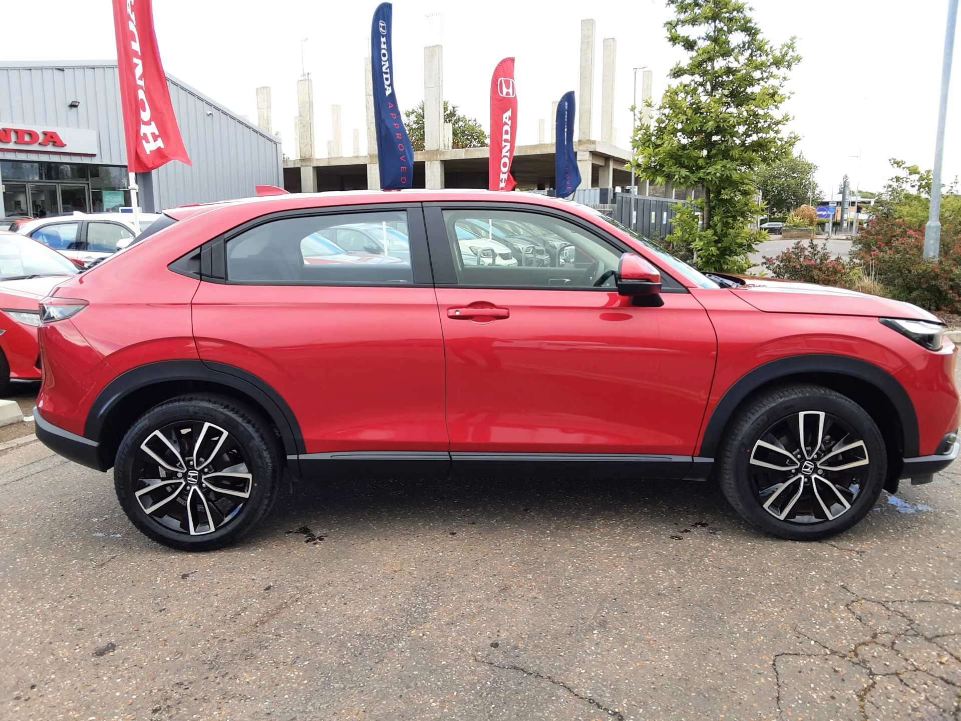 Vehicle image 4