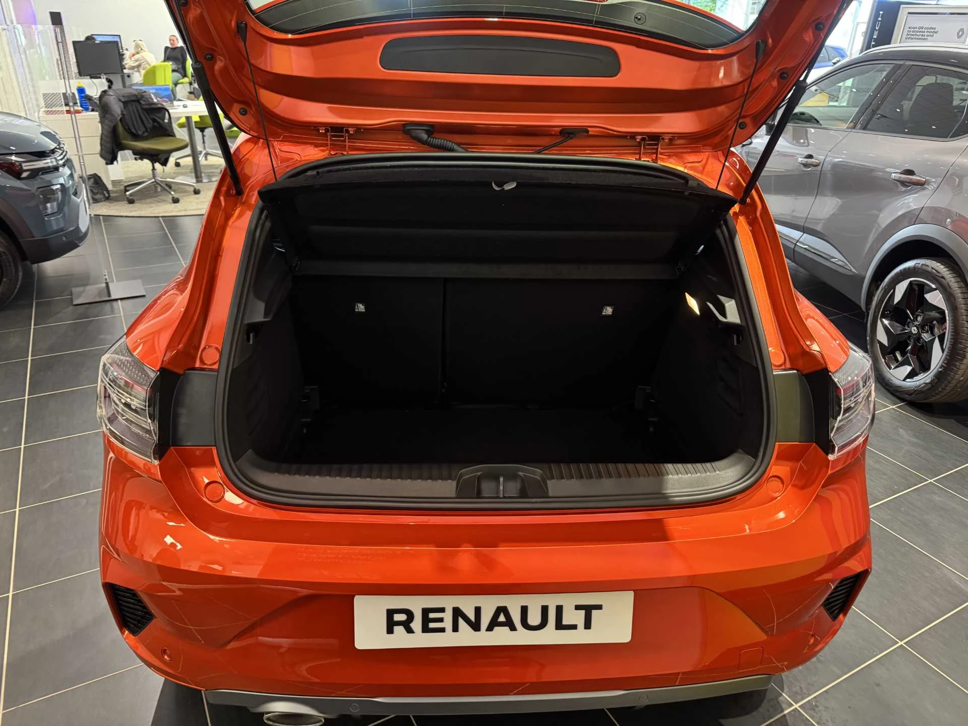 Vehicle image 6