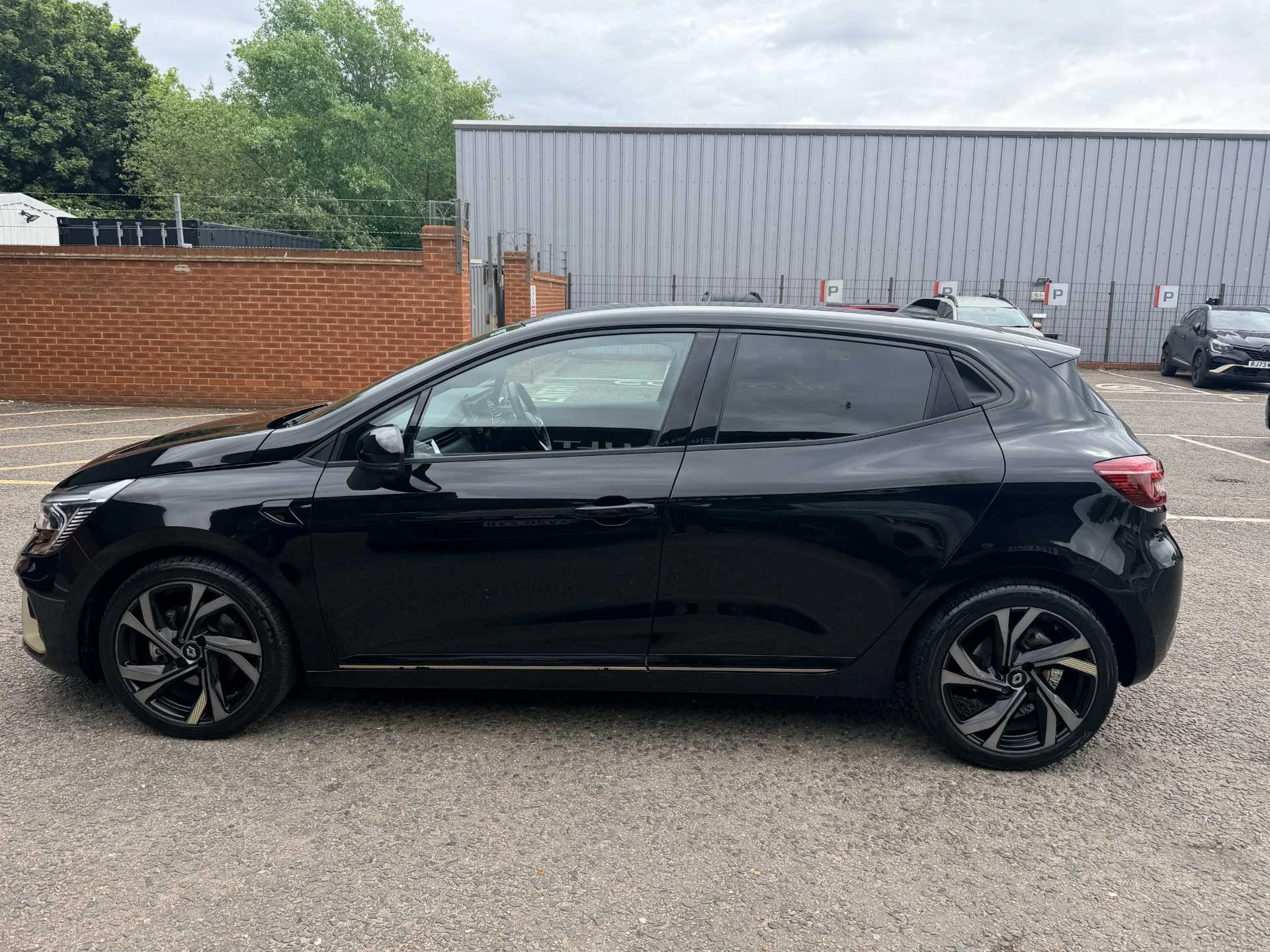 Vehicle image 7