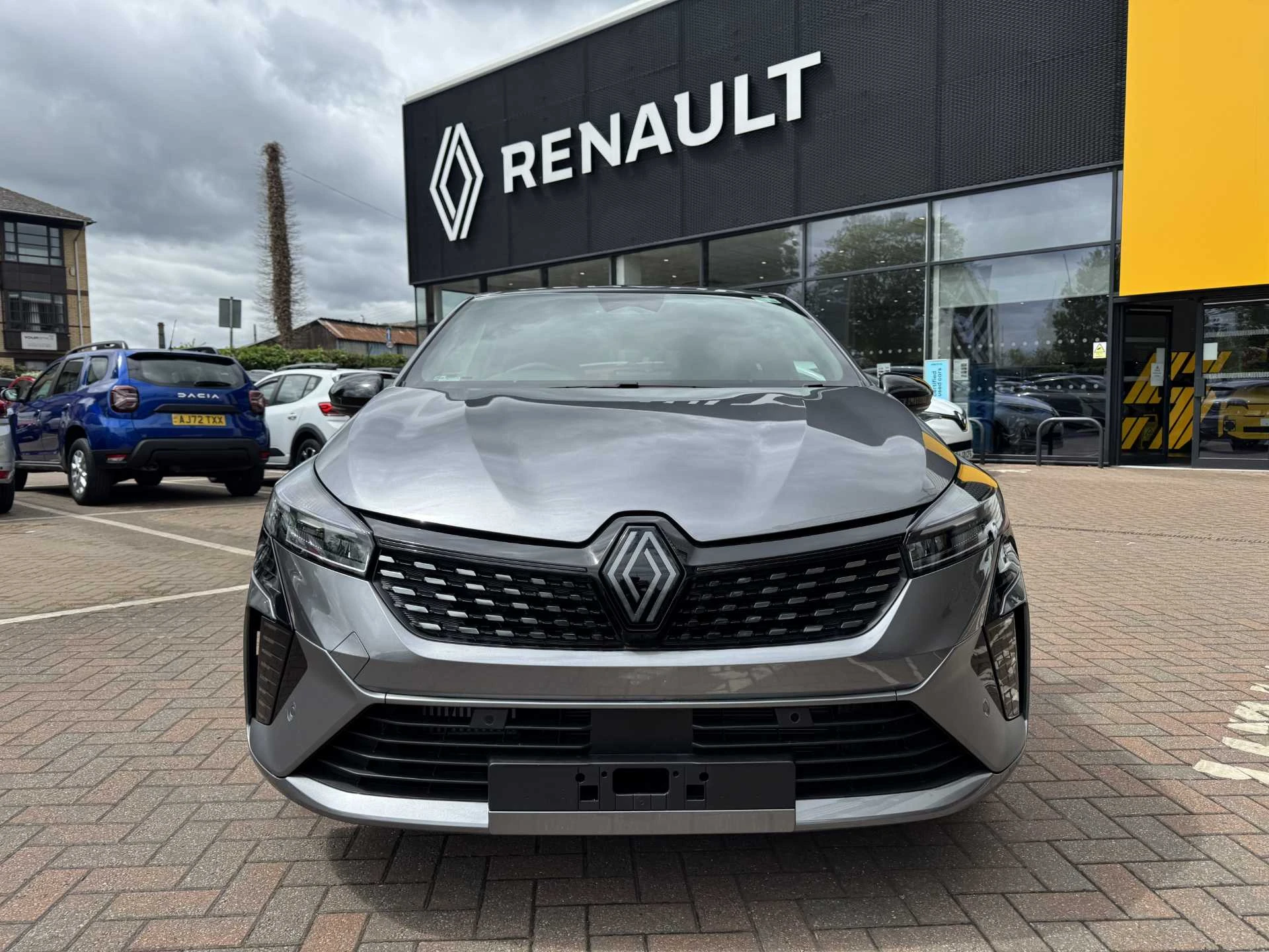 Vehicle image 5