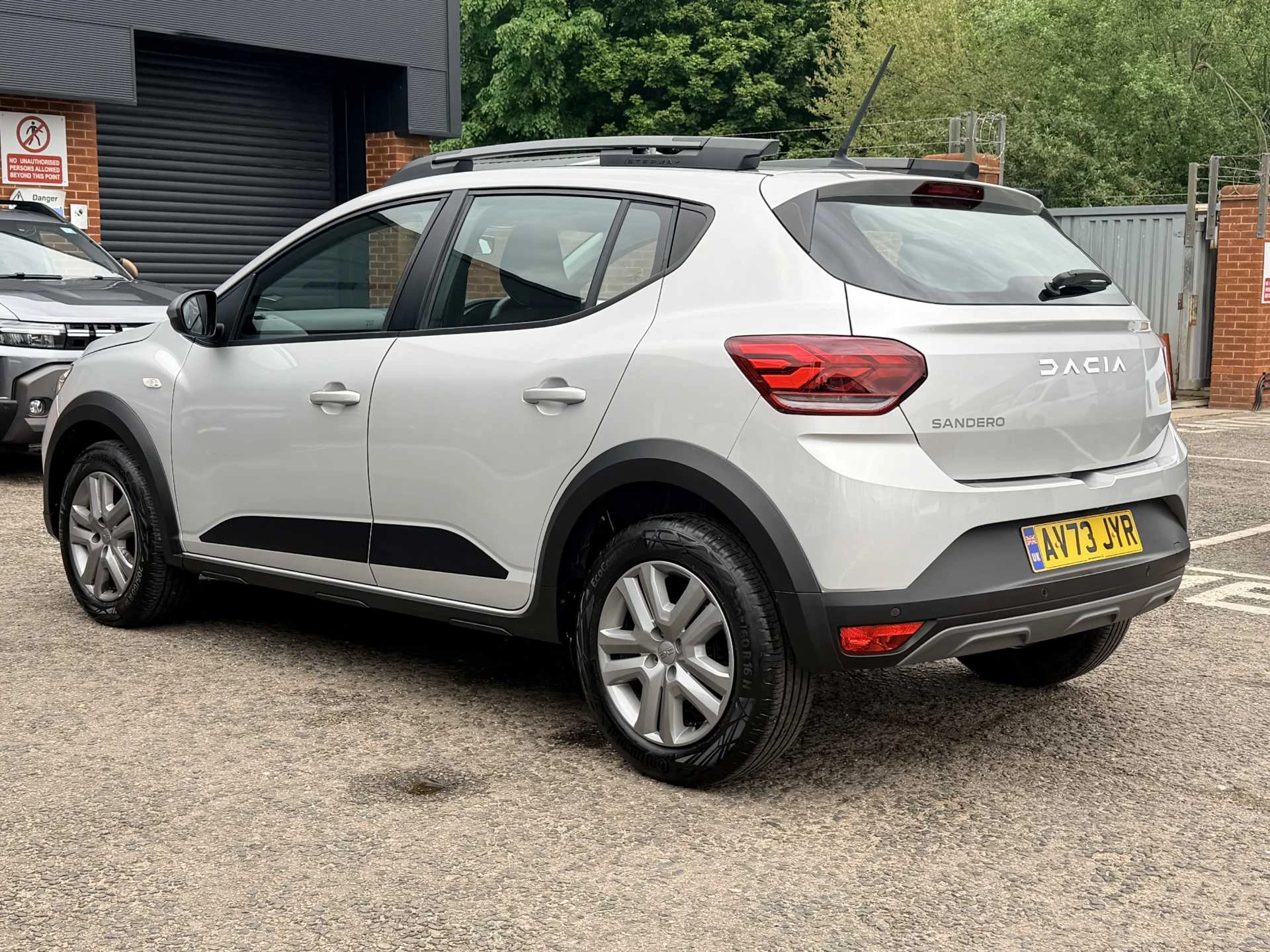 Vehicle image 3