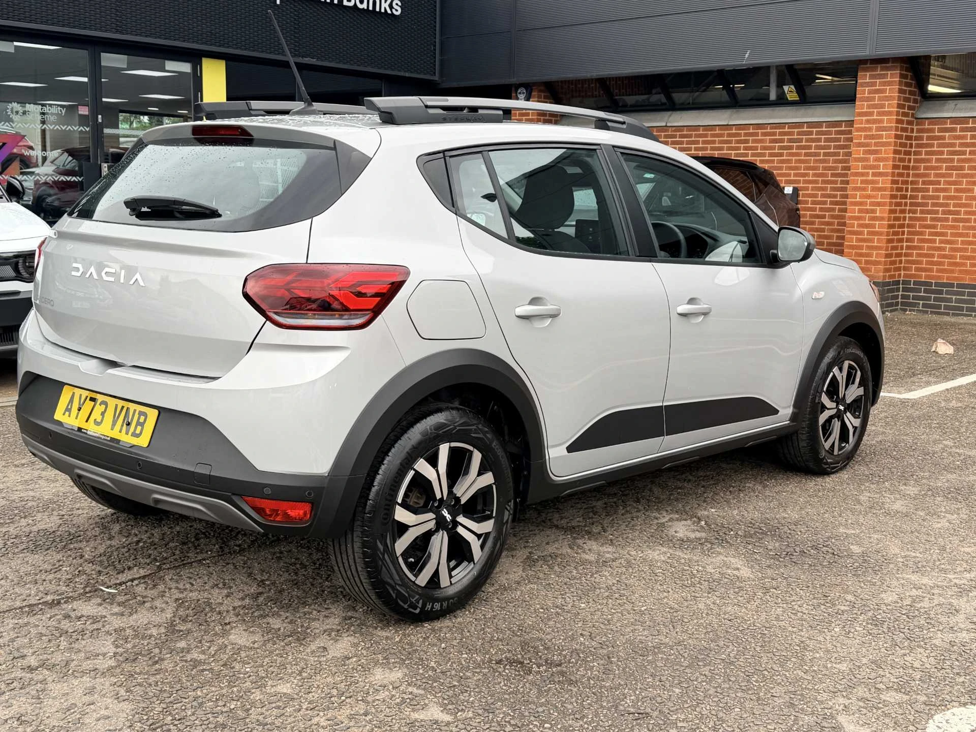 Vehicle image 4