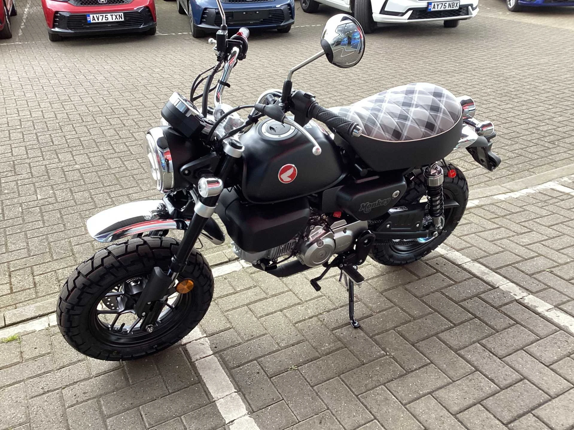 Vehicle image 7