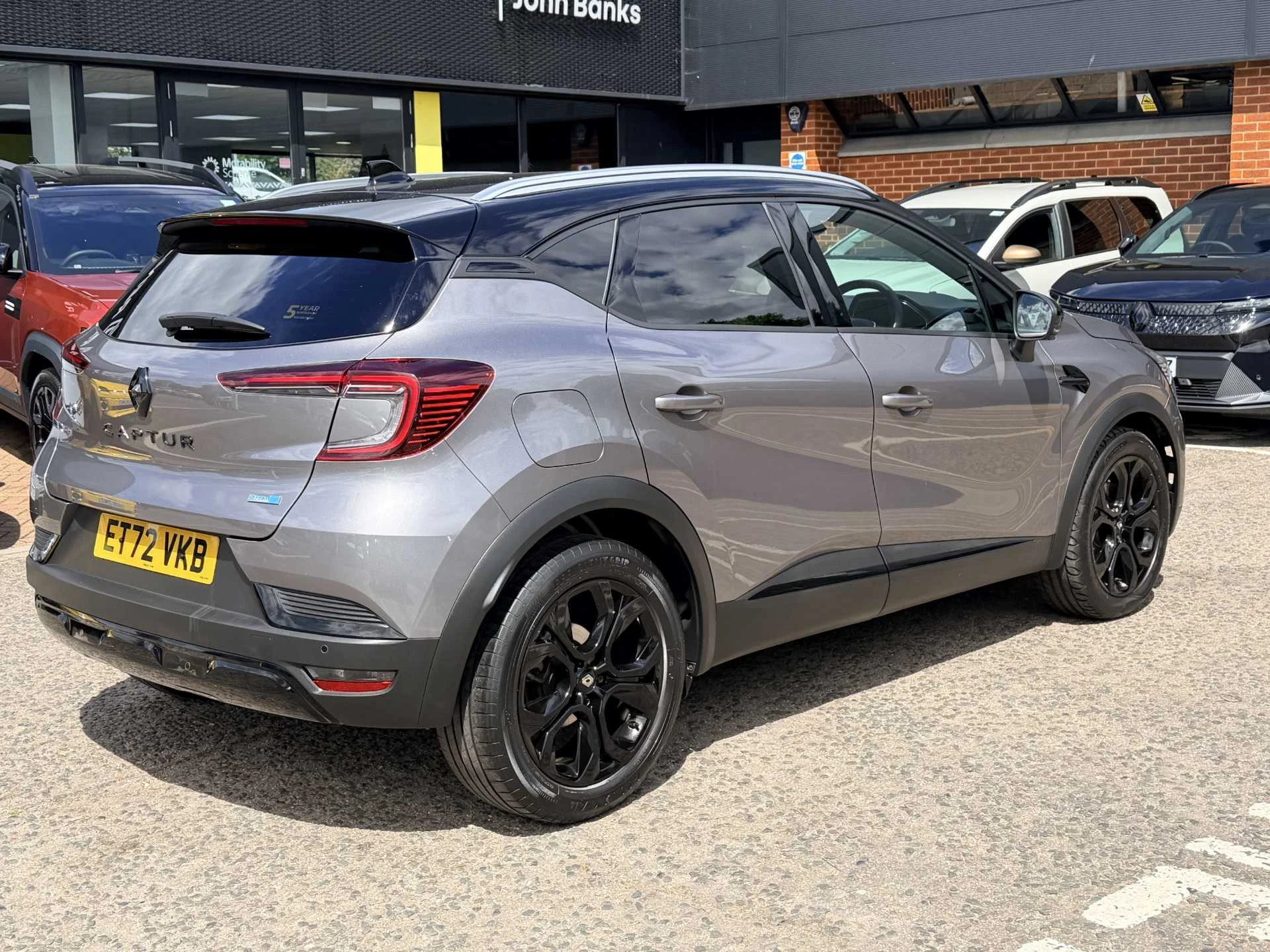 Vehicle image 4
