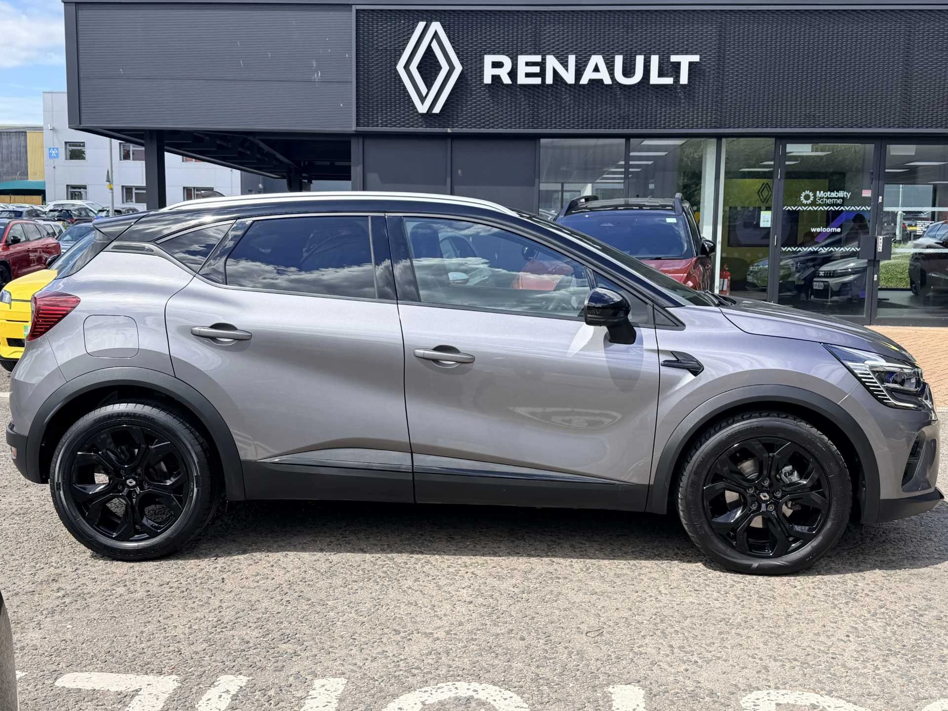 Vehicle image 5