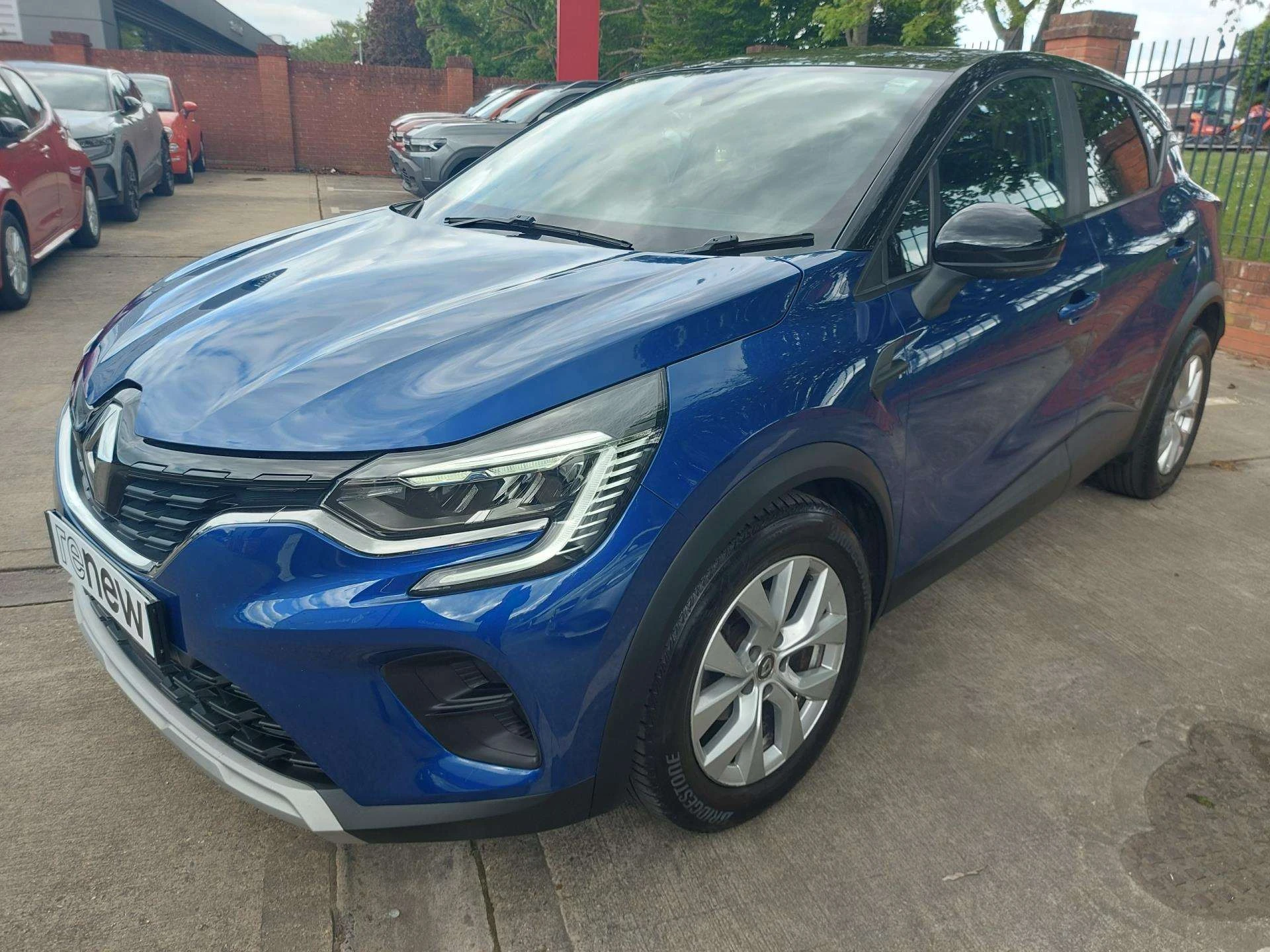 Vehicle image 3