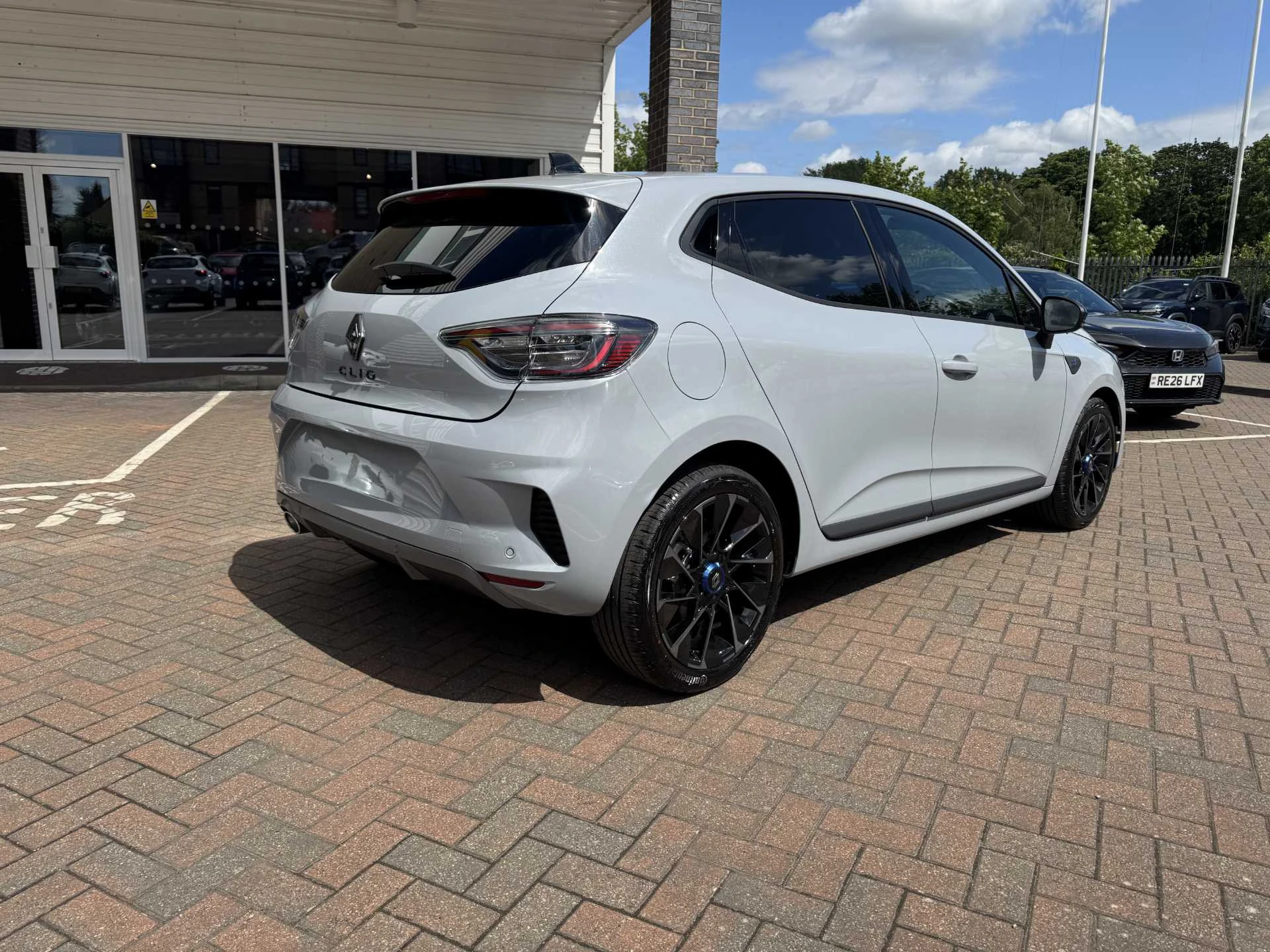 Vehicle image 4