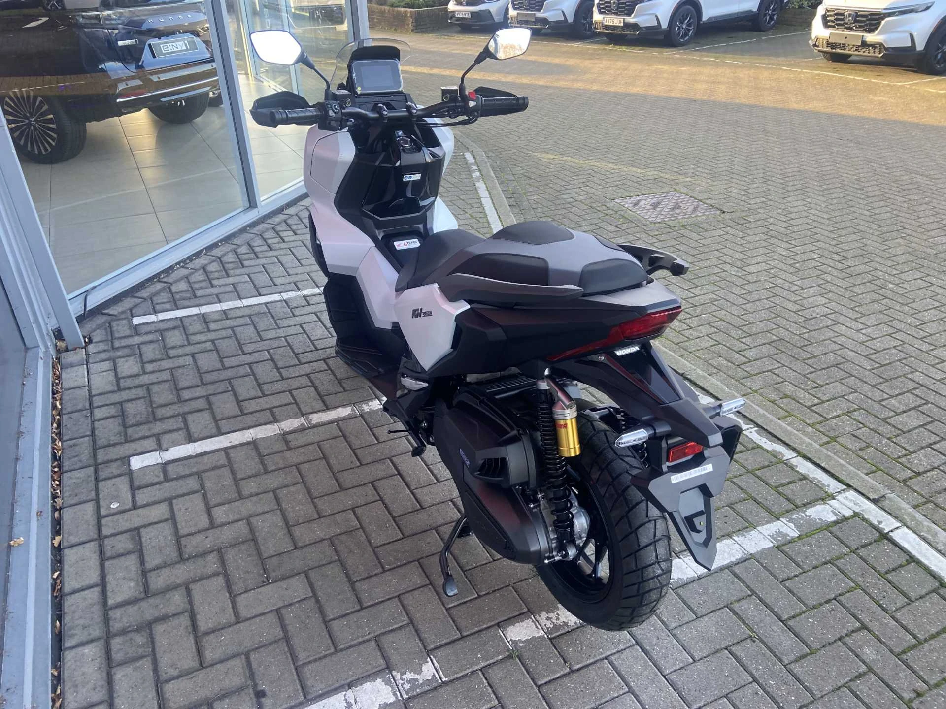 Vehicle image 4