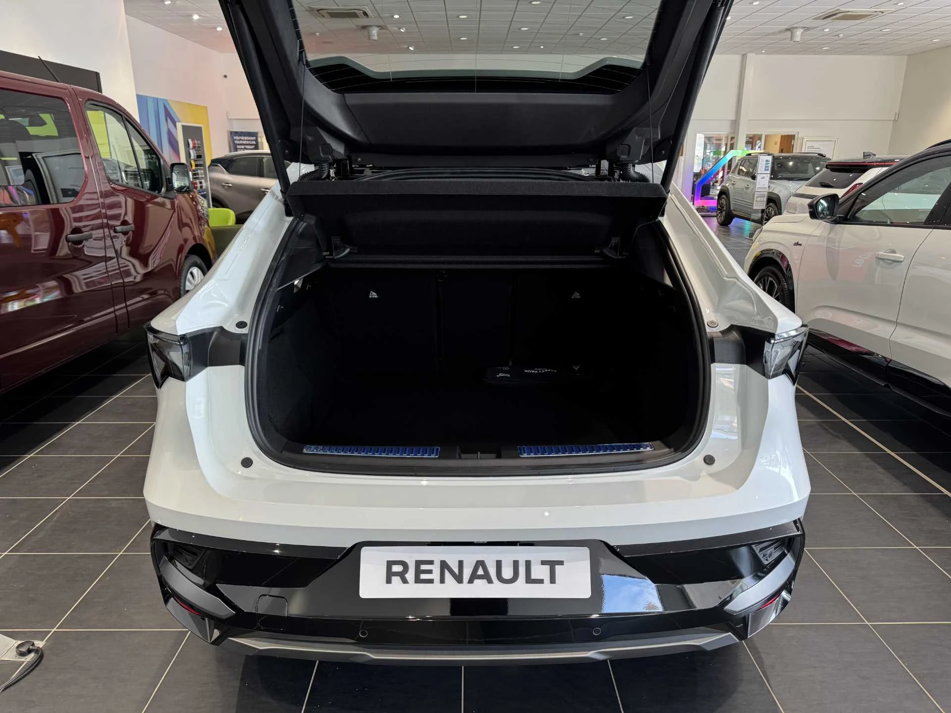 Vehicle image 7