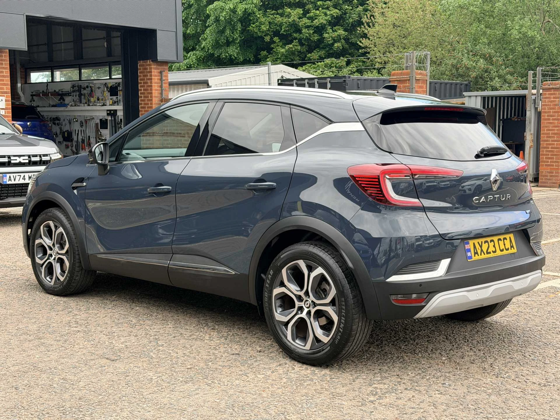 Vehicle image 3