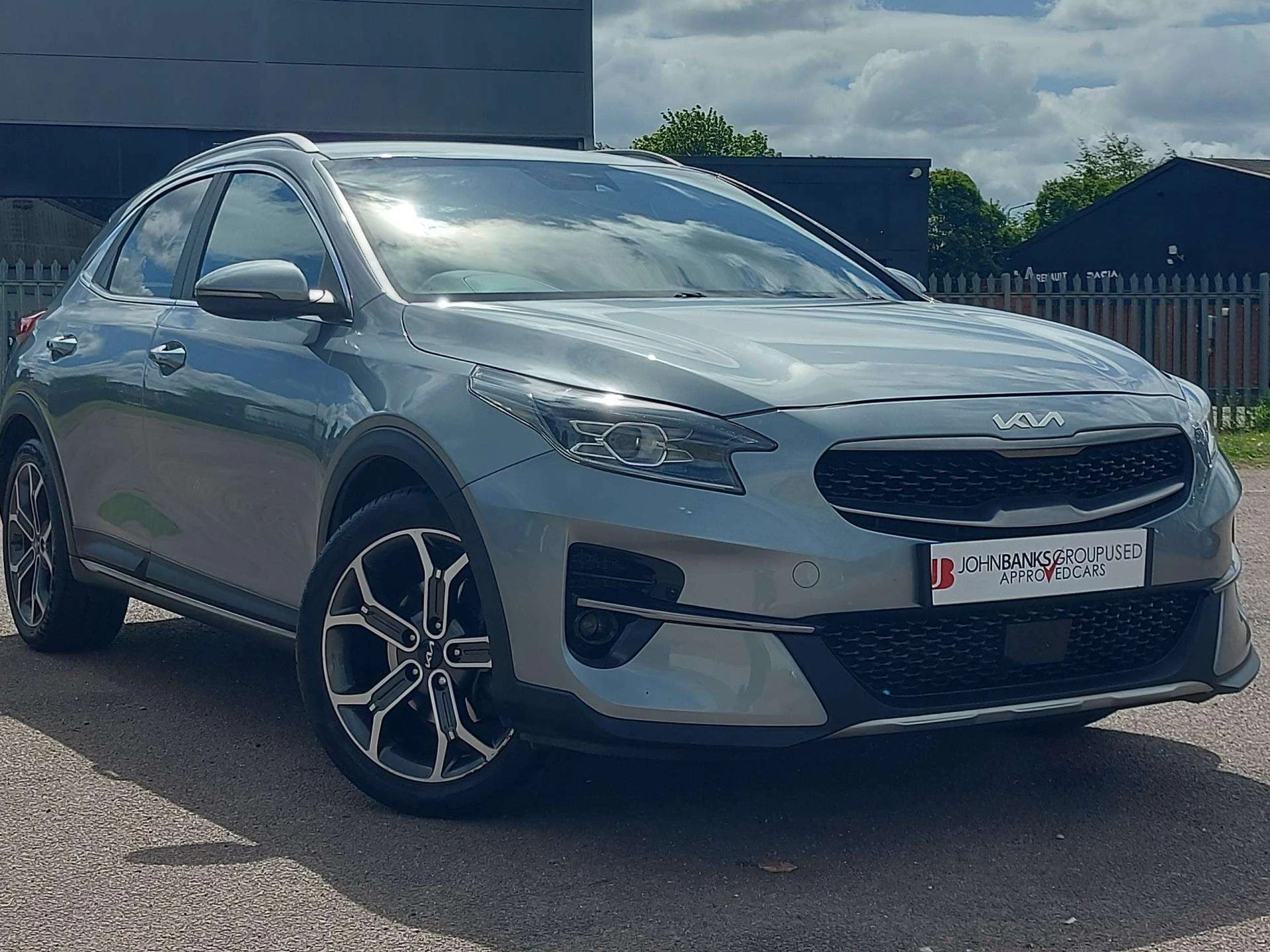 Vehicle image 4